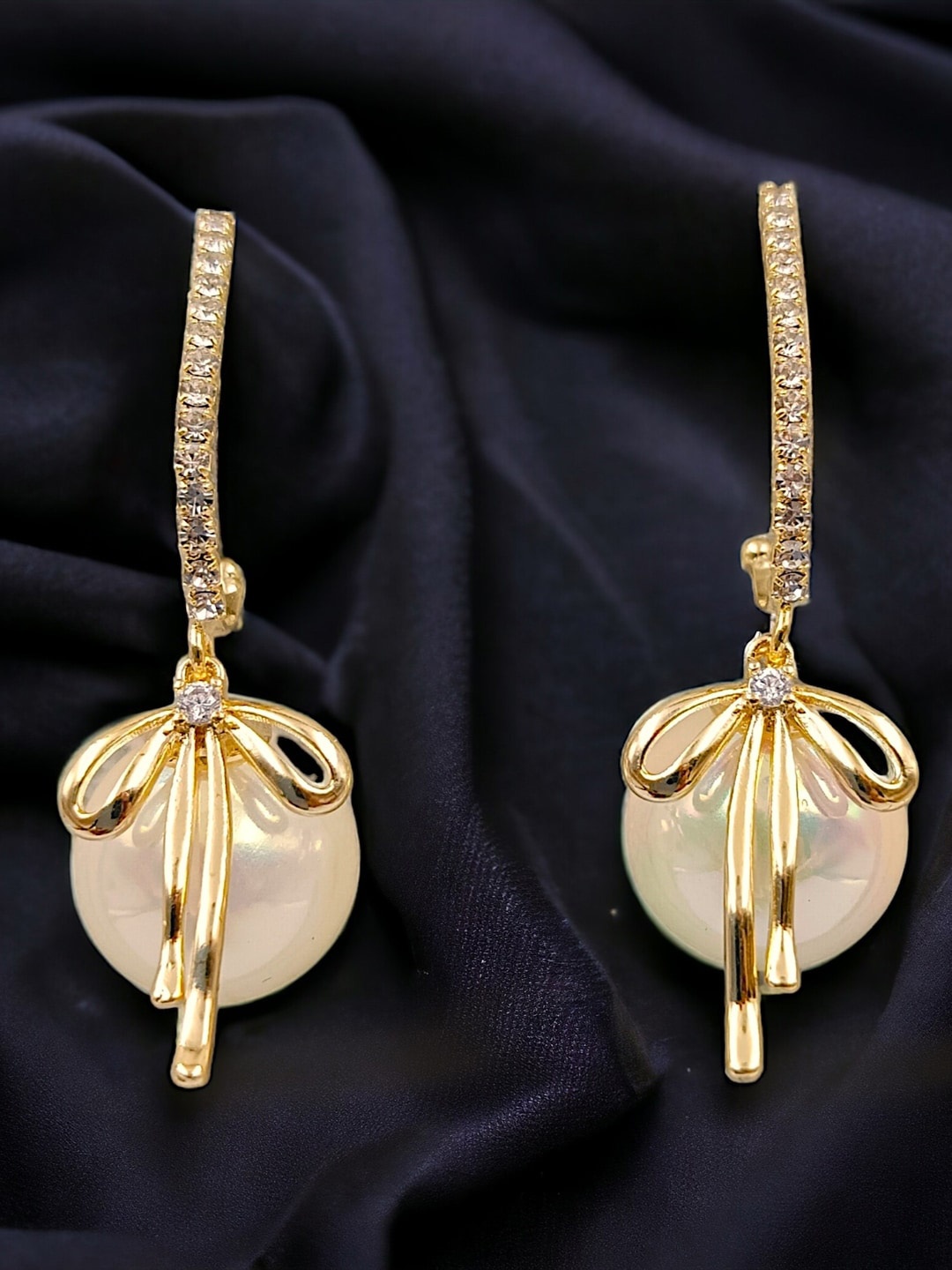 Manikya Gold-Plated Cubic Zirconia Stone Studded Circular Stainless Steel Drop Earrings
Manikya Gold-Plated Cubic Zirconia Stone Studded Circular Stainless Steel Drop Earrings