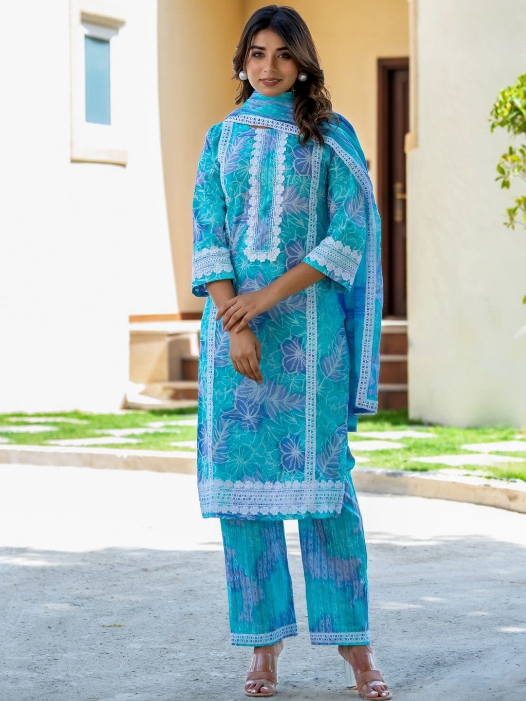 HOUSE OF JAMOTI Floral Printed Straight Pure Cotton Kurta with Trousers & Dupatta, Blue
HOUSE OF JAMOTI Floral Printed Straight Pure Cotton Kurta with Trousers & Dupatta, Blue