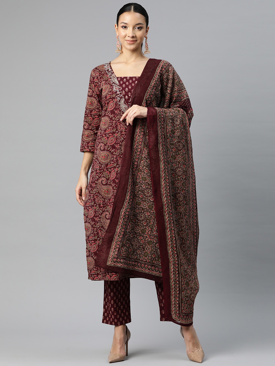 Yuris Women Ethnic Motifs Printed Regular Pure Cotton Kurta with Trousers & With Dupatta, Burgundy
Yuris Women Ethnic Motifs Printed Regular Pure Cotton Kurta with Trousers & With Dupatta, Burgundy