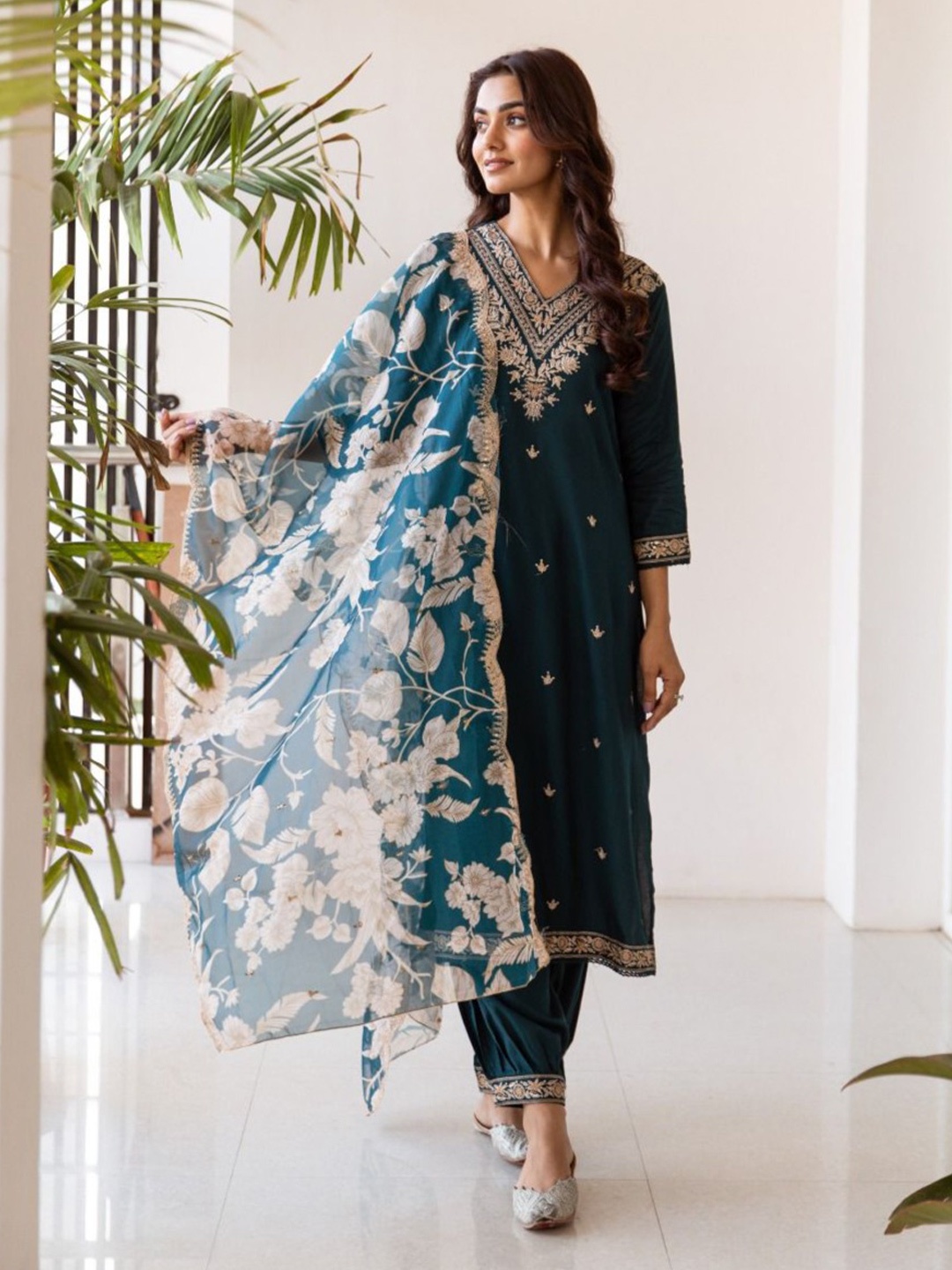 AUTUMN LANE Ethnic Motifs Embroidered Regular Pure Cotton Kurta With Salwar & Dupatta, Blue
AUTUMN LANE Ethnic Motifs Embroidered Regular Pure Cotton Kurta With Salwar & Dupatta, Blue