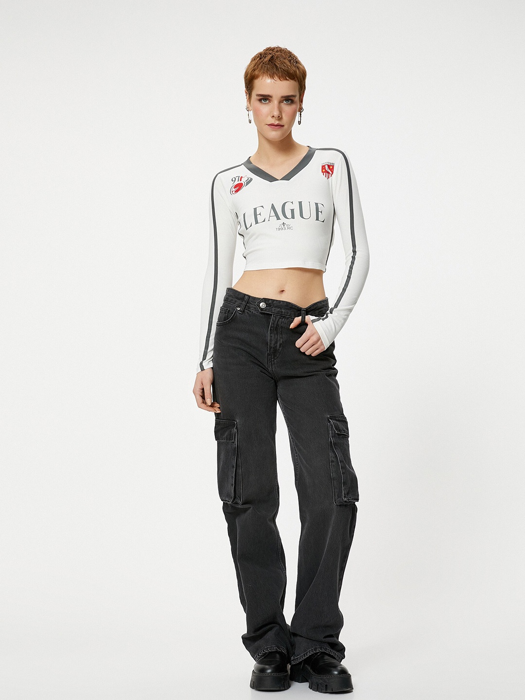 Koton Typography Printed Cotton V-Neck Long Sleeves Applique Casual Crop T-shirt, Beige
Koton Typography Printed Cotton V-Neck Long Sleeves Applique Casual Crop T-shirt, Beige