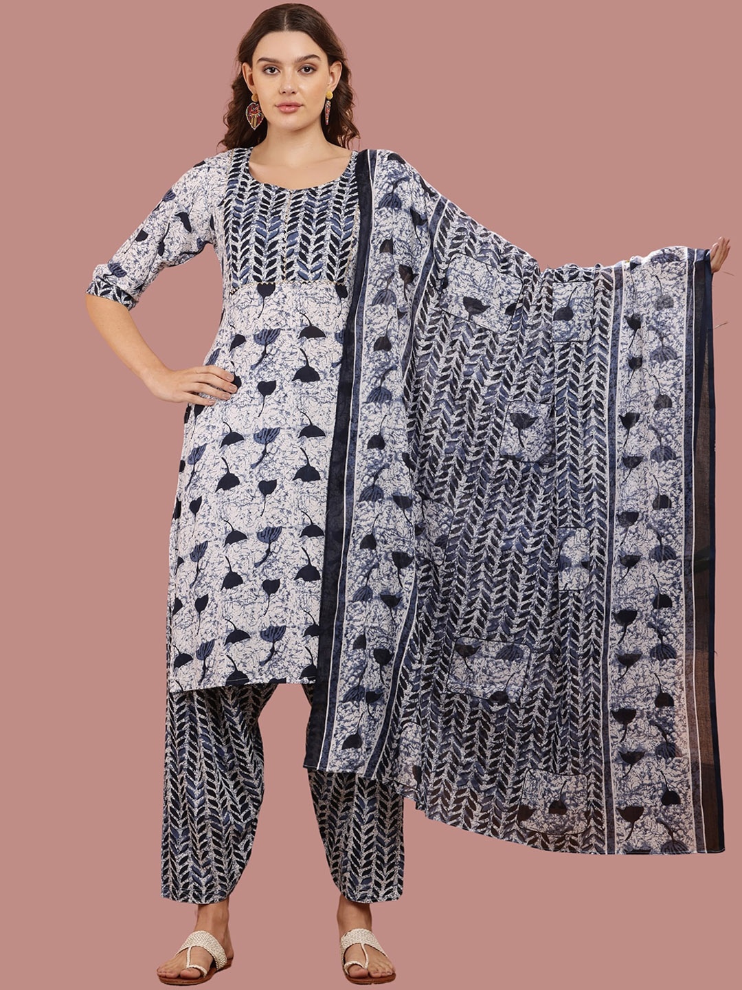 MAGMINA Floral Printed Round Neck Pure Cotton Straight Kurta with Trousers & Dupatta, Navy blue
MAGMINA Floral Printed Round Neck Pure Cotton Straight Kurta with Trousers & Dupatta, Navy blue