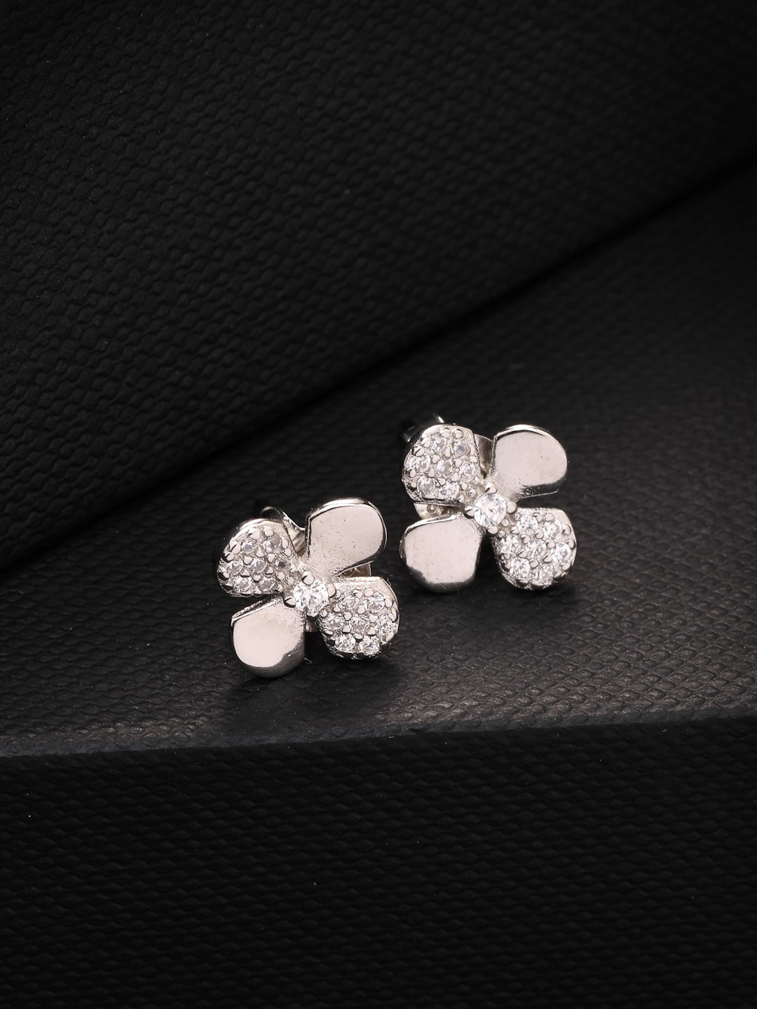 PRIONI Rhodium-Plated 925 Sterling Silver Cubic Zirconia-Studded Studs Earrings
PRIONI Rhodium-Plated 925 Sterling Silver Cubic Zirconia-Studded Studs Earrings