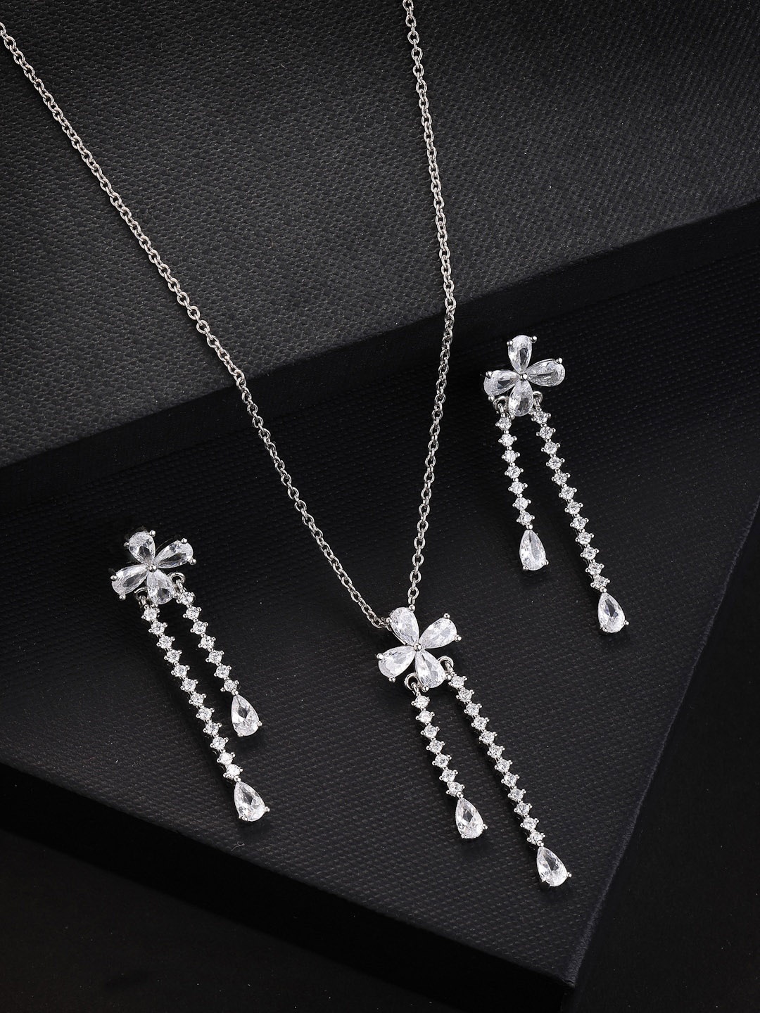 PRIONI 925 Sterling Silver Rhodium-Plated Cubic Zirconia Floral-Shaped Jewellery Set
PRIONI 925 Sterling Silver Rhodium-Plated Cubic Zirconia Floral-Shaped Jewellery Set