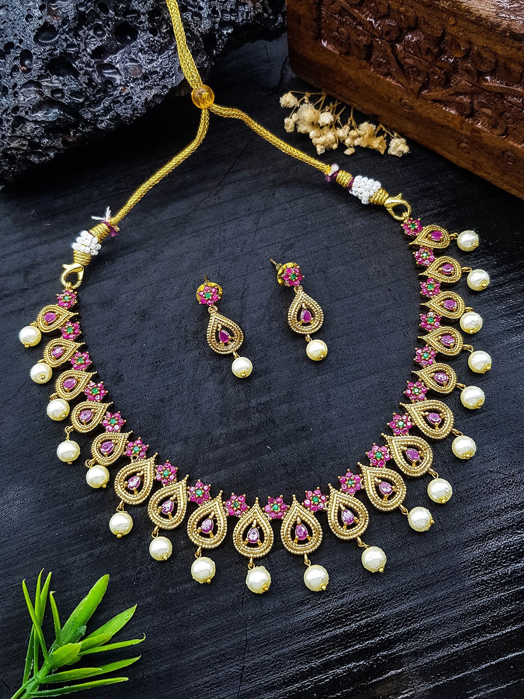 GRIIHAM Premium Sayara Collection Gold-Plated CZ-Studded & Pearl Beaded Jewellery Set
GRIIHAM Premium Sayara Collection Gold-Plated CZ-Studded & Pearl Beaded Jewellery Set