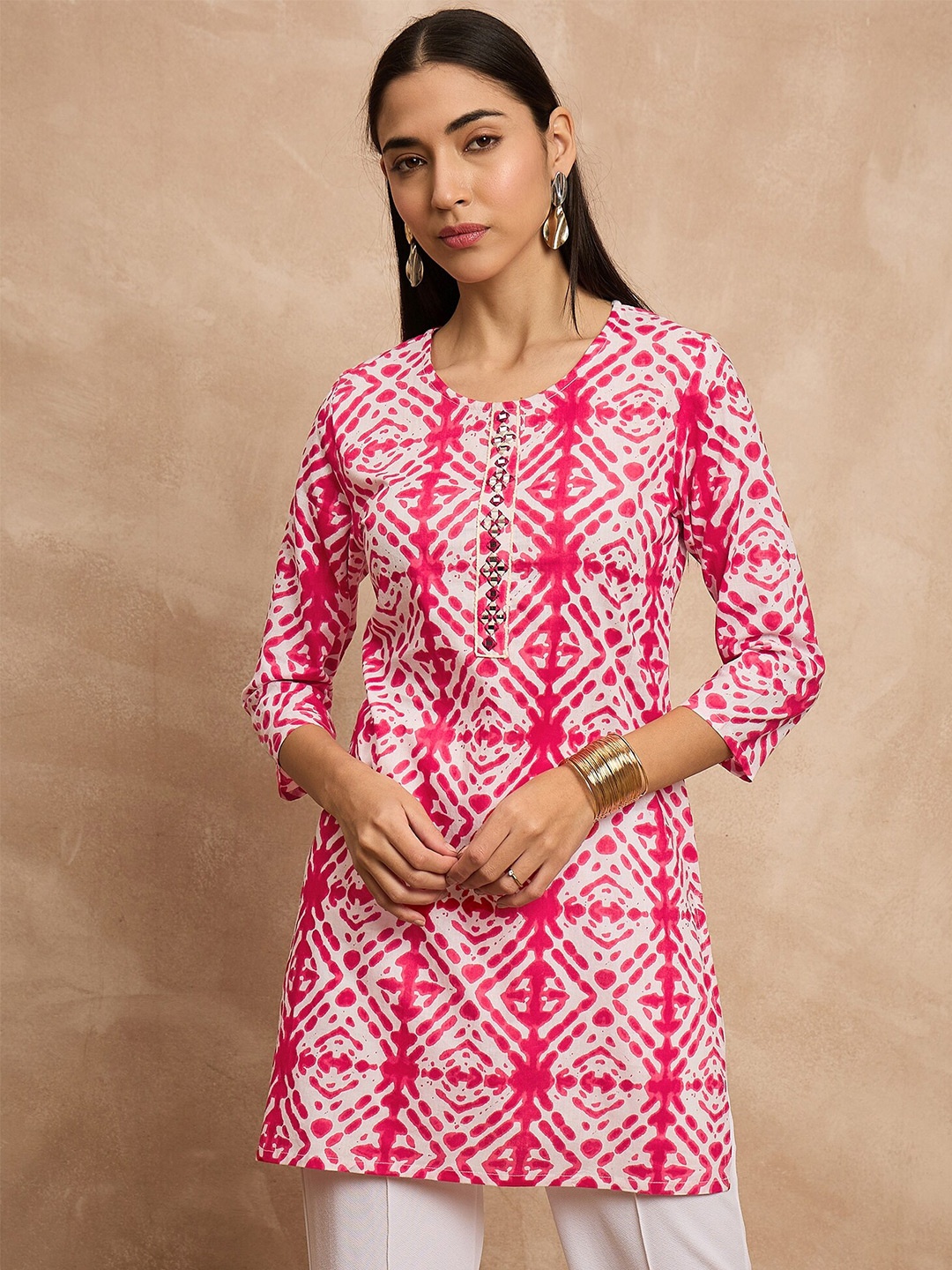 all about you Geometric Shibori Printed Mirror Work Pure Cotton Straight Short Kurti, Red
all about you Geometric Shibori Printed Mirror Work Pure Cotton Straight Short Kurti, Red
