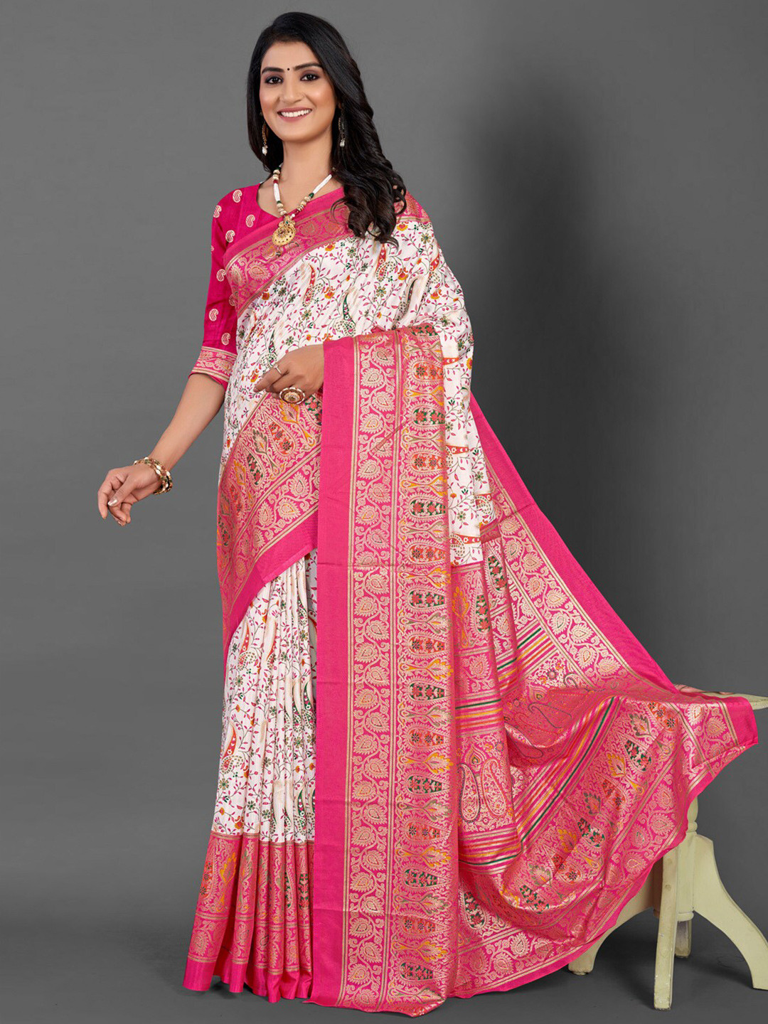 Mitera Ethnic Motifs Printed Sungudi Zari Saree, Off white
Mitera Ethnic Motifs Printed Sungudi Zari Saree, Off white