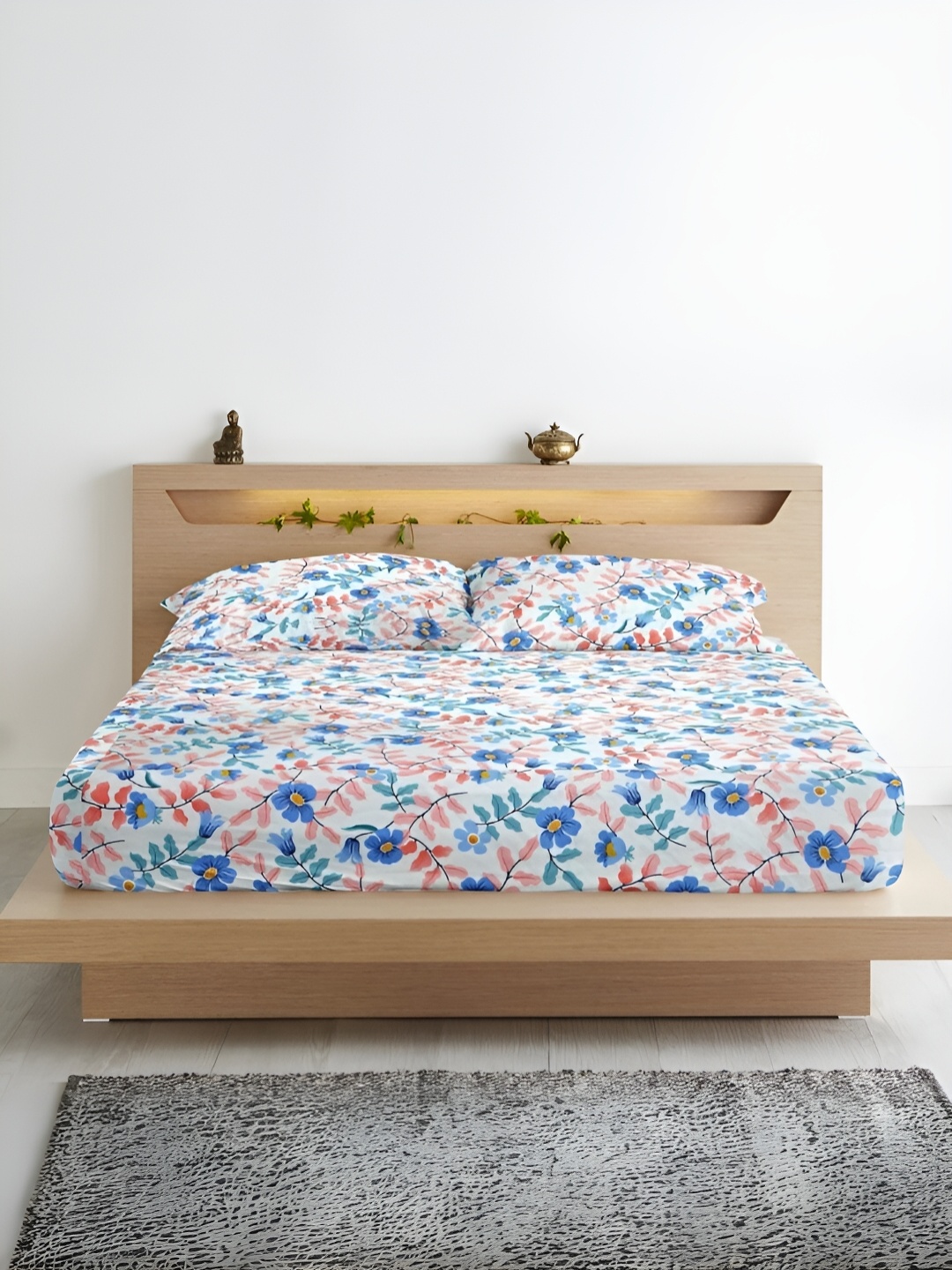 Aurave White & Blue Floral Microfiber Fitted 210 TC King Bedsheet with 2 Pillow Covers
Aurave White & Blue Floral Microfiber Fitted 210 TC King Bedsheet with 2 Pillow Covers