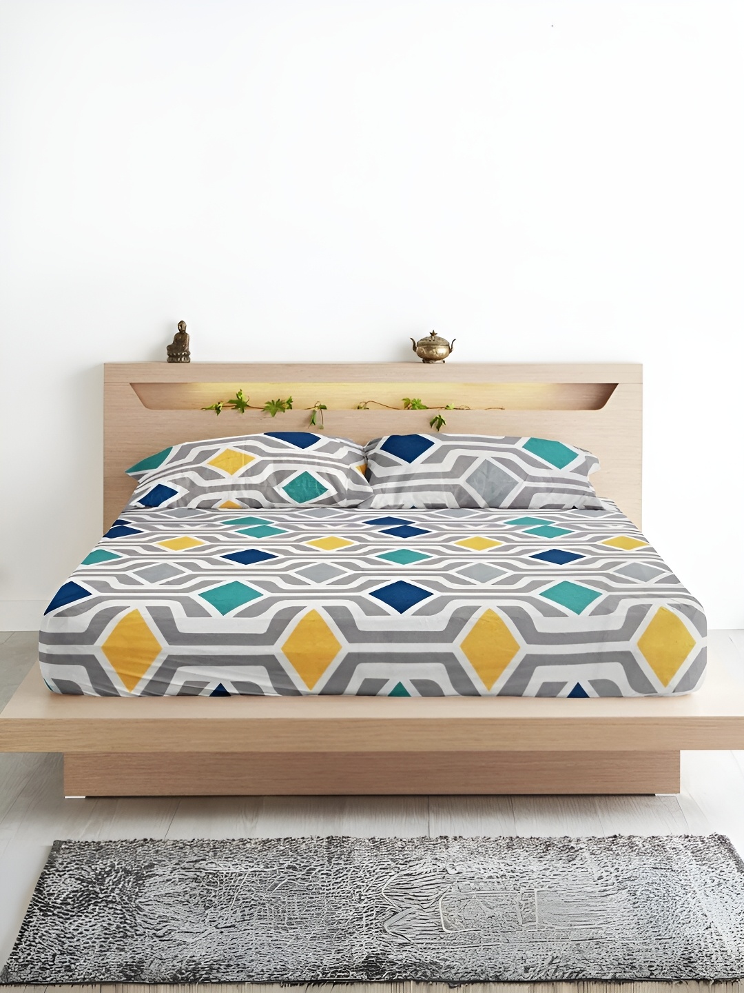 Aurave Grey & White Geometric Microfiber Fitted 210 TC Queen Bedsheet with 2 Pillow Covers
Aurave Grey & White Geometric Microfiber Fitted 210 TC Queen Bedsheet with 2 Pillow Covers