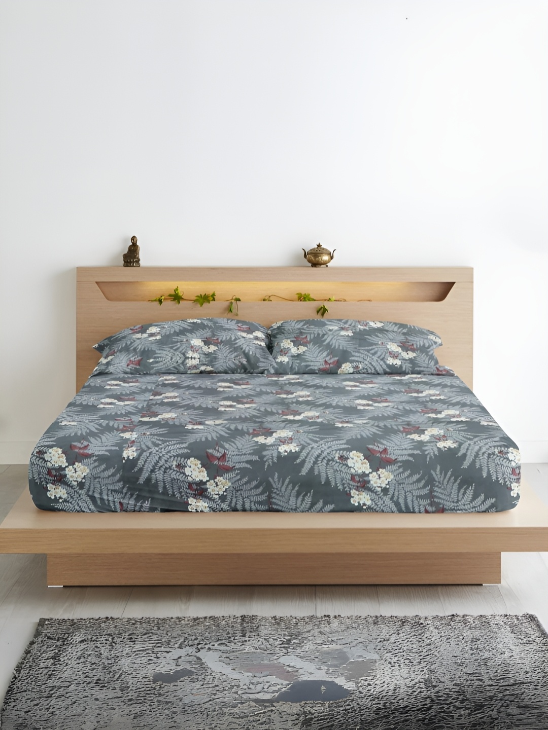 Aurave Grey & White Floral Microfiber 210 TC Fitted King Bedsheet With 2 Pillow Covers
Aurave Grey & White Floral Microfiber 210 TC Fitted King Bedsheet With 2 Pillow Covers