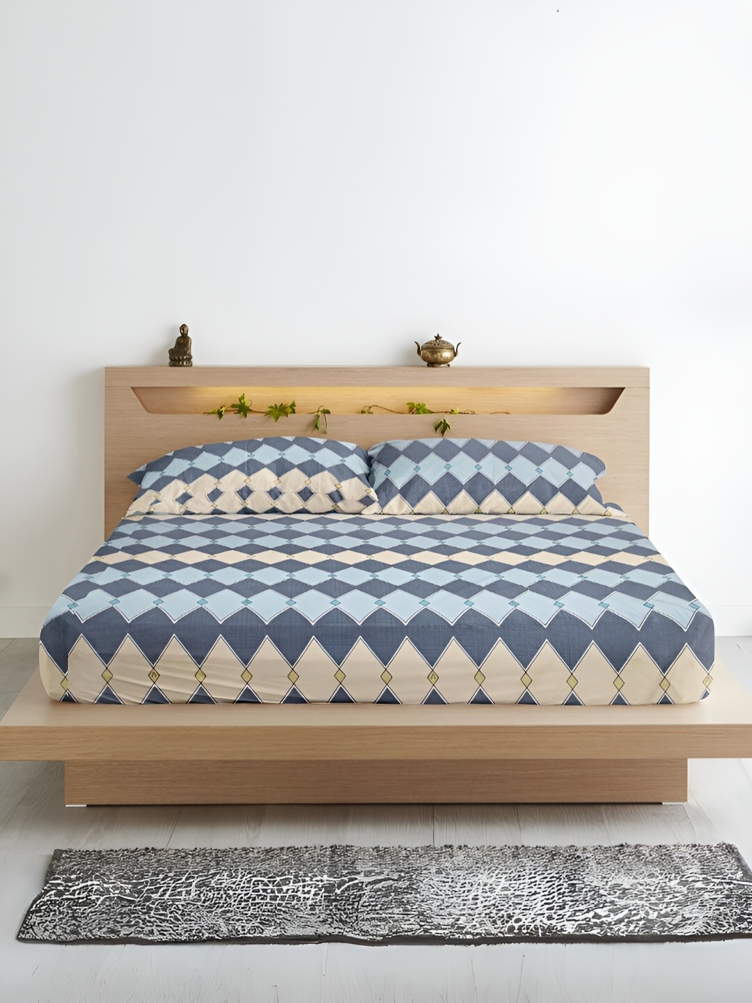 Aurave Blue & Geometric Microfiber 210 TC Queen Fitted Bedsheet with 2 Pillow Covers
Aurave Blue & Geometric Microfiber 210 TC Queen Fitted Bedsheet with 2 Pillow Covers