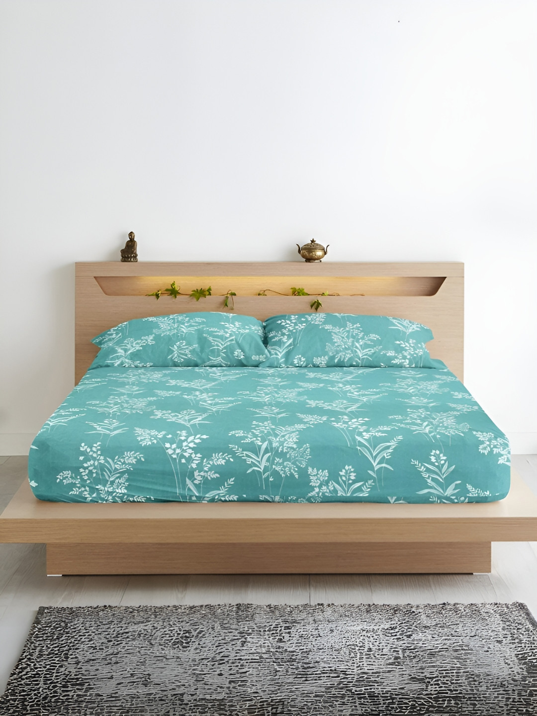 Aurave Blue & White Floral Microfiber 210 TC Fitted Queen Bedsheet with 2 Pillow Covers
Aurave Blue & White Floral Microfiber 210 TC Fitted Queen Bedsheet with 2 Pillow Covers