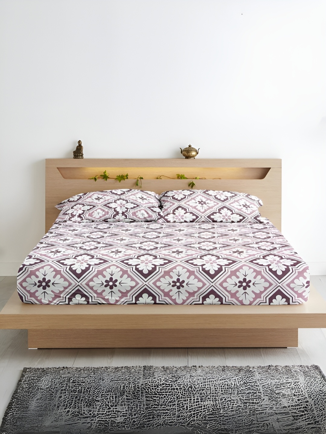 Aurave Olivia Magenta & White Floral 210 TC Fitted Queen Bedsheet With 2 Pillow Covers
Aurave Olivia Magenta & White Floral 210 TC Fitted Queen Bedsheet With 2 Pillow Covers