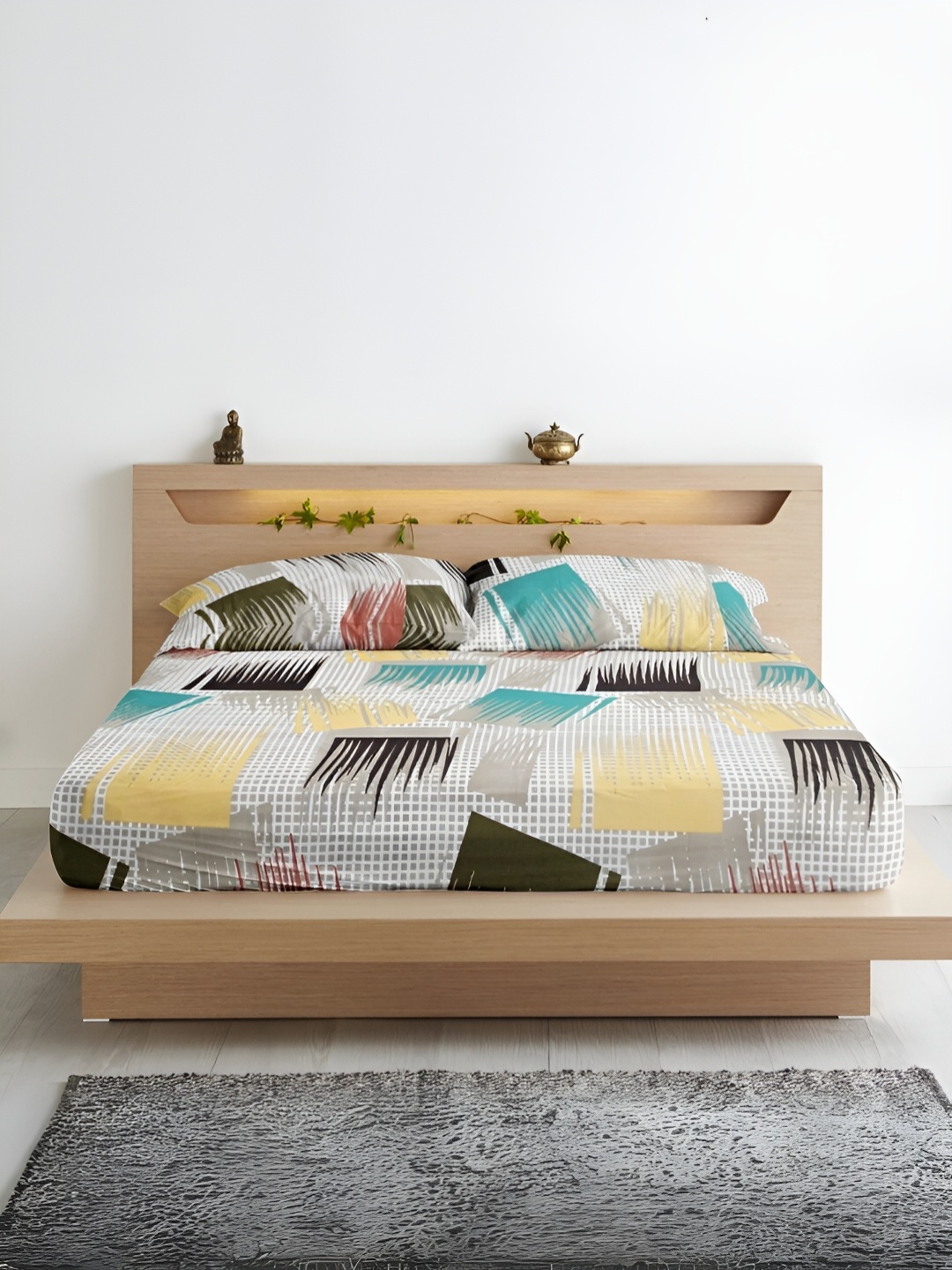 Aurave White Geometric Printed Microfiber 210 TC Fitted King Bedsheet with 2 Pillow Covers
Aurave White Geometric Printed Microfiber 210 TC Fitted King Bedsheet with 2 Pillow Covers