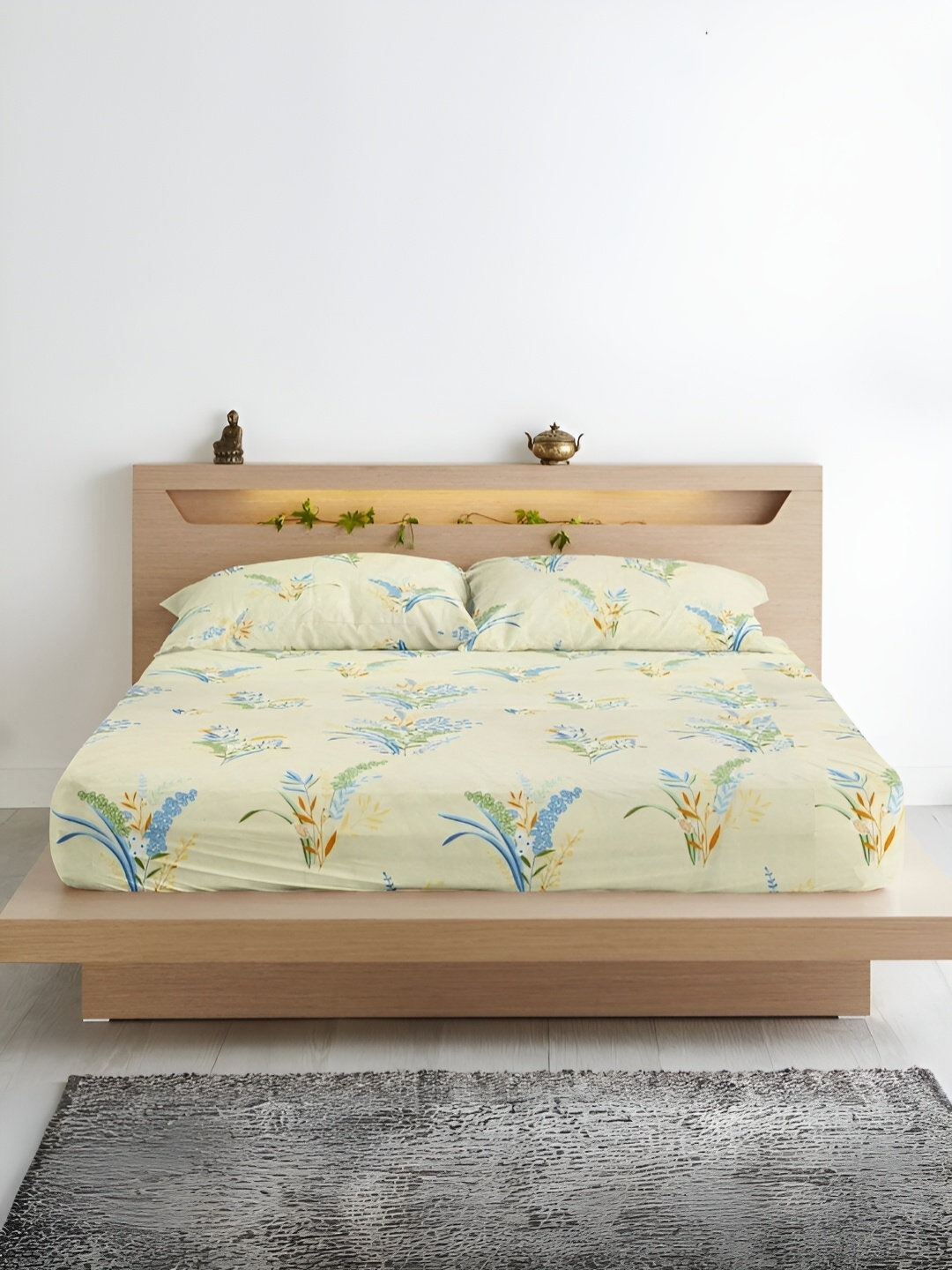 Aurave Yellow Floral Printed Microfiber 210 TC Fitted Queen Bedsheet with 2 Pillow Covers, White
Aurave Yellow Floral Printed Microfiber 210 TC Fitted Queen Bedsheet with 2 Pillow Covers, White