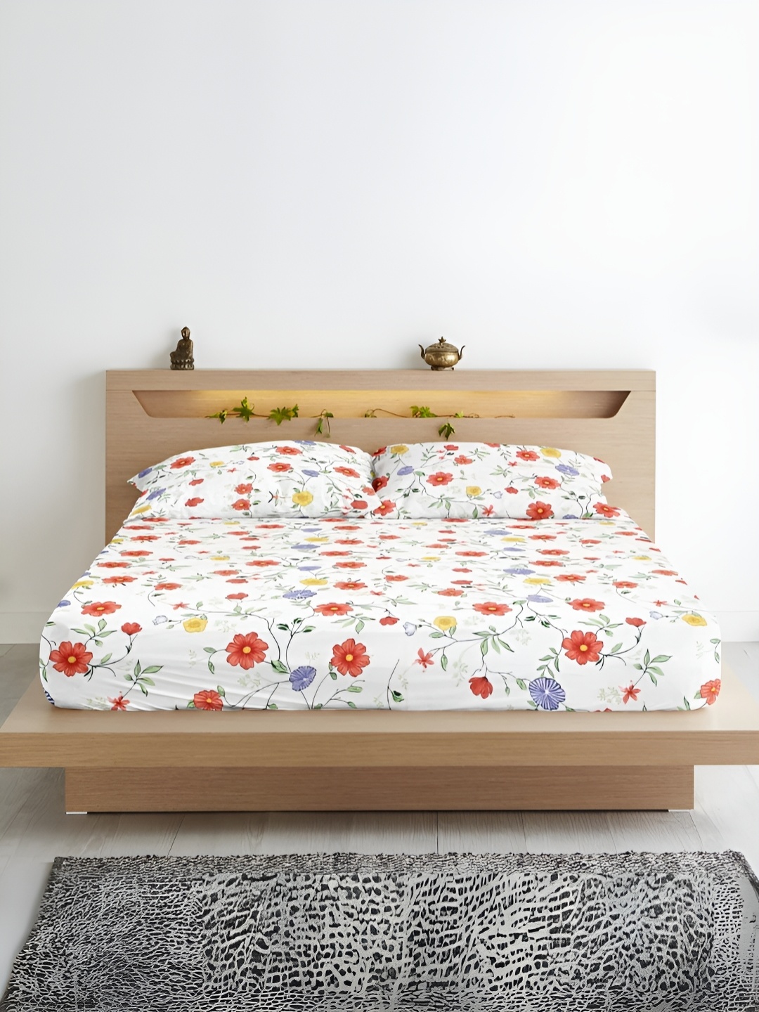 Aurave White & Red Floral Microfiber 210 TC Fitted King Bedsheet With 2 Pillow Covers
Aurave White & Red Floral Microfiber 210 TC Fitted King Bedsheet With 2 Pillow Covers
