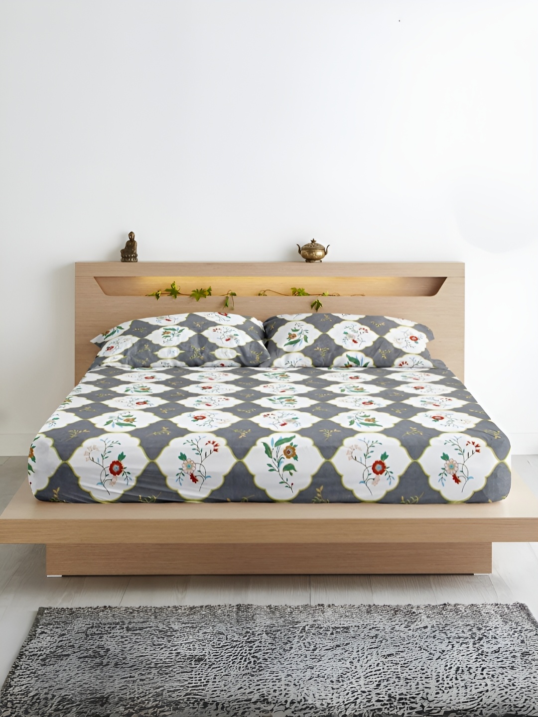 Aurave Grey Floral Printed Microfiber 210 TC Fitted King Bedsheet with 2 Pillow Covers
Aurave Grey Floral Printed Microfiber 210 TC Fitted King Bedsheet with 2 Pillow Covers