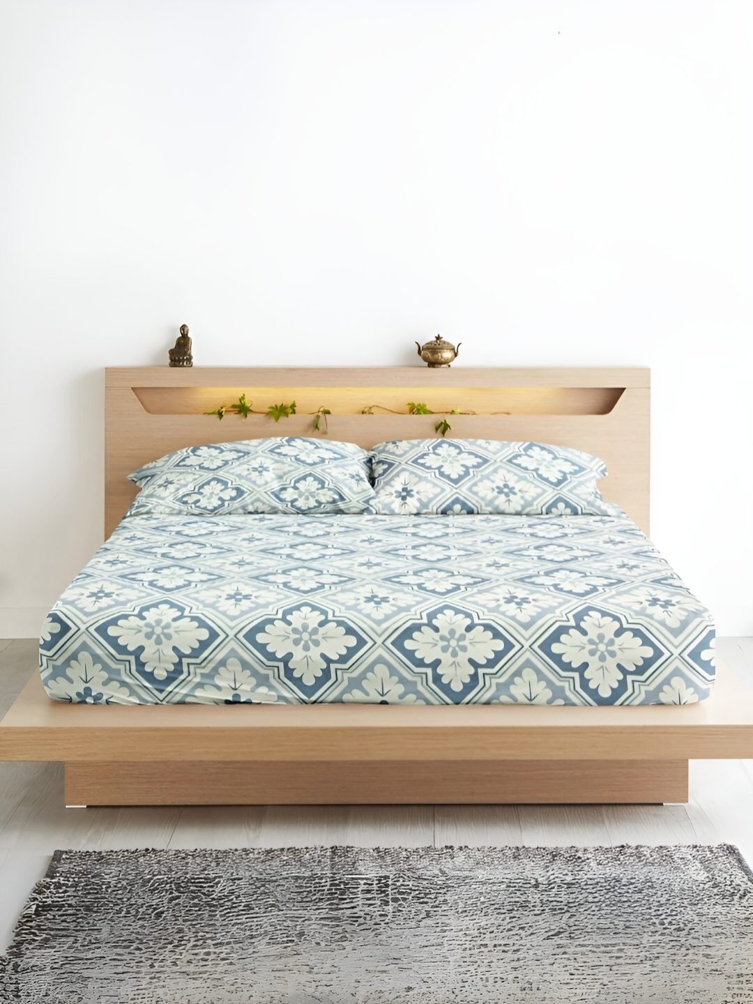Aurave White & Blue Floral Microfiber Fitted 210 TC King Bedsheet with 2 Pillow Covers
Aurave White & Blue Floral Microfiber Fitted 210 TC King Bedsheet with 2 Pillow Covers