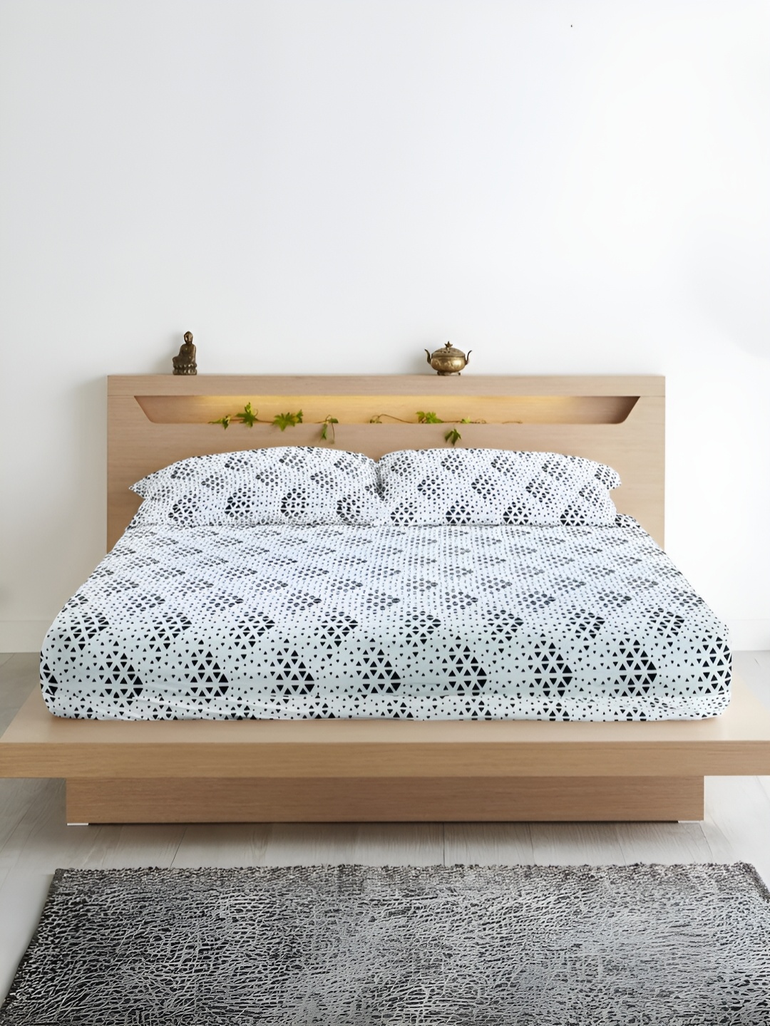 Aurave Black Geometric Printed Microfiber 210 TC Fitted King Bedsheet with 2 Pillow Covers
Aurave Black Geometric Printed Microfiber 210 TC Fitted King Bedsheet with 2 Pillow Covers