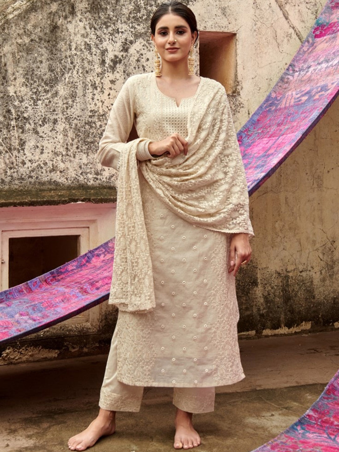KARAJ JAIPUR Floral Embroidered Round Neck Three-Quarter Sleeves Chanderi Silk Kurta Set, Off white
KARAJ JAIPUR Floral Embroidered Round Neck Three-Quarter Sleeves Chanderi Silk Kurta Set, Off white