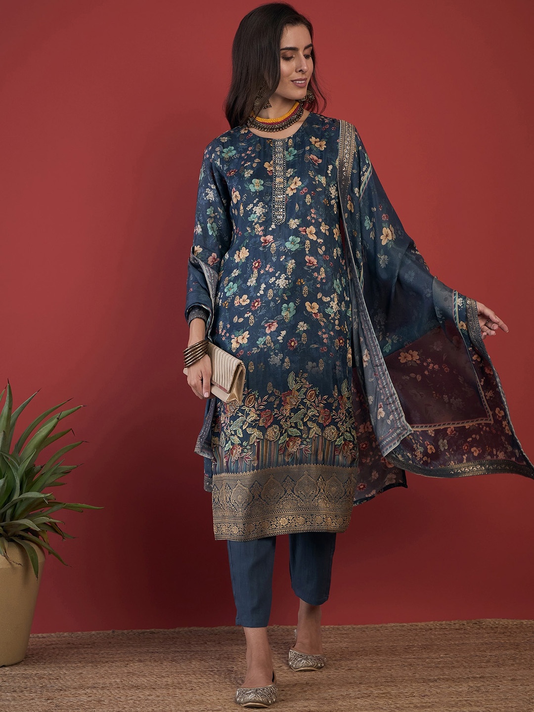 Anouk Floral Printed Regular Aari Work Pure Silk Straight Kurta with Trouser & Dupatta, Blue
Anouk Floral Printed Regular Aari Work Pure Silk Straight Kurta with Trouser & Dupatta, Blue