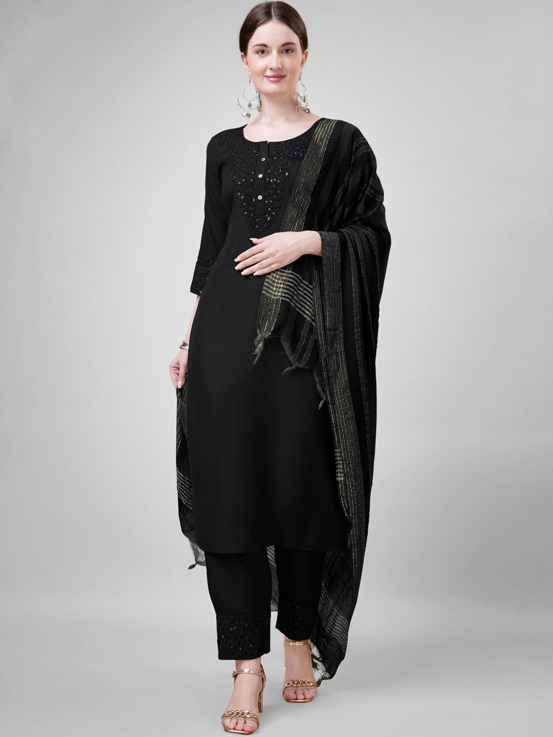 ARADHNA Floral Embroidered Regular Sequinned Straight Kurta With Palazzos & Dupatta, Black
ARADHNA Floral Embroidered Regular Sequinned Straight Kurta With Palazzos & Dupatta, Black