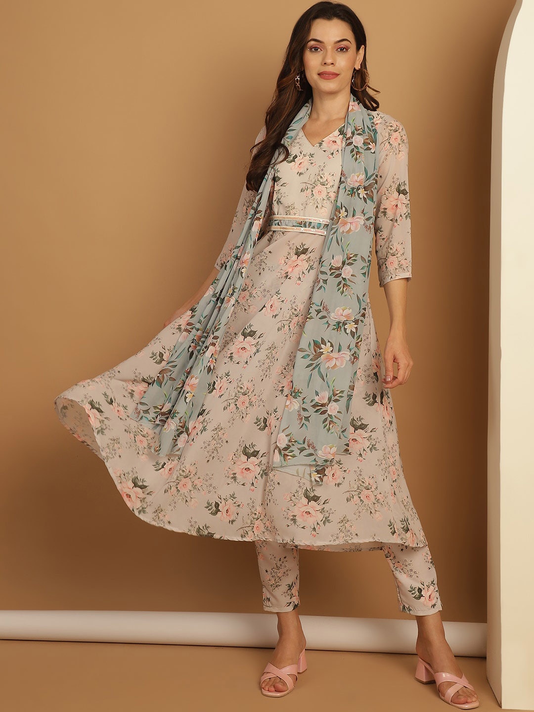 Jompers Women Floral Printed Regular Sequinned Kurta with Trousers & With Dupatta, Lime green
Jompers Women Floral Printed Regular Sequinned Kurta with Trousers & With Dupatta, Lime green
