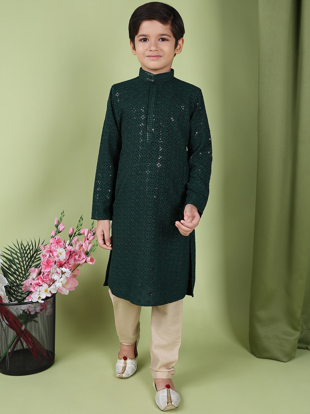 TABARD Boys Geometric Embroidered Pure Cotton Straight Kurta With Churidar, Green
TABARD Boys Geometric Embroidered Pure Cotton Straight Kurta With Churidar, Green