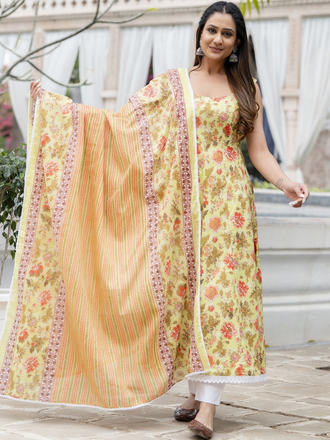 Rangeelo Floral Printed Regular Pure Cotton Kurta with Trousers & With Dupatta, Yellow
Rangeelo Floral Printed Regular Pure Cotton Kurta with Trousers & With Dupatta, Yellow