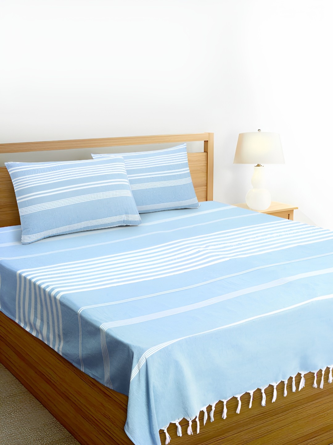 Aura Blue & White Striped Pure Handloom Cotton with Tassels Thick Yarn 180 TC King Bedsheet with 2 Pillow Covers Set
Aura Blue & White Striped Pure Handloom Cotton with Tassels Thick Yarn 180 TC King Bedsheet with 2 Pillow Covers Set