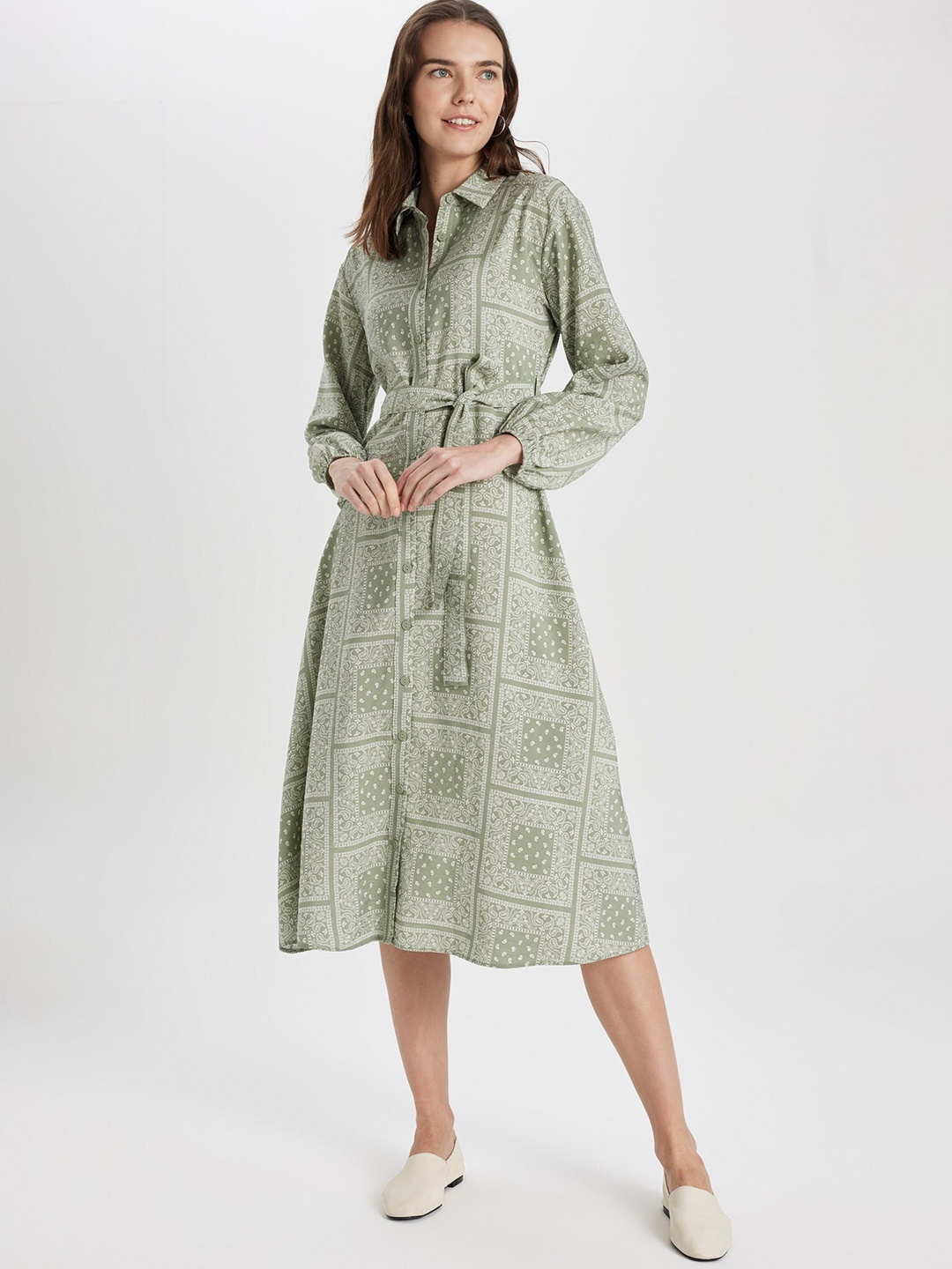 DeFacto Ethnic Motifs Printed Shirt Collar Cuffed Sleeves Tie-Ups Detail Shirt Midi Dress, Green
DeFacto Ethnic Motifs Printed Shirt Collar Cuffed Sleeves Tie-Ups Detail Shirt Midi Dress, Green