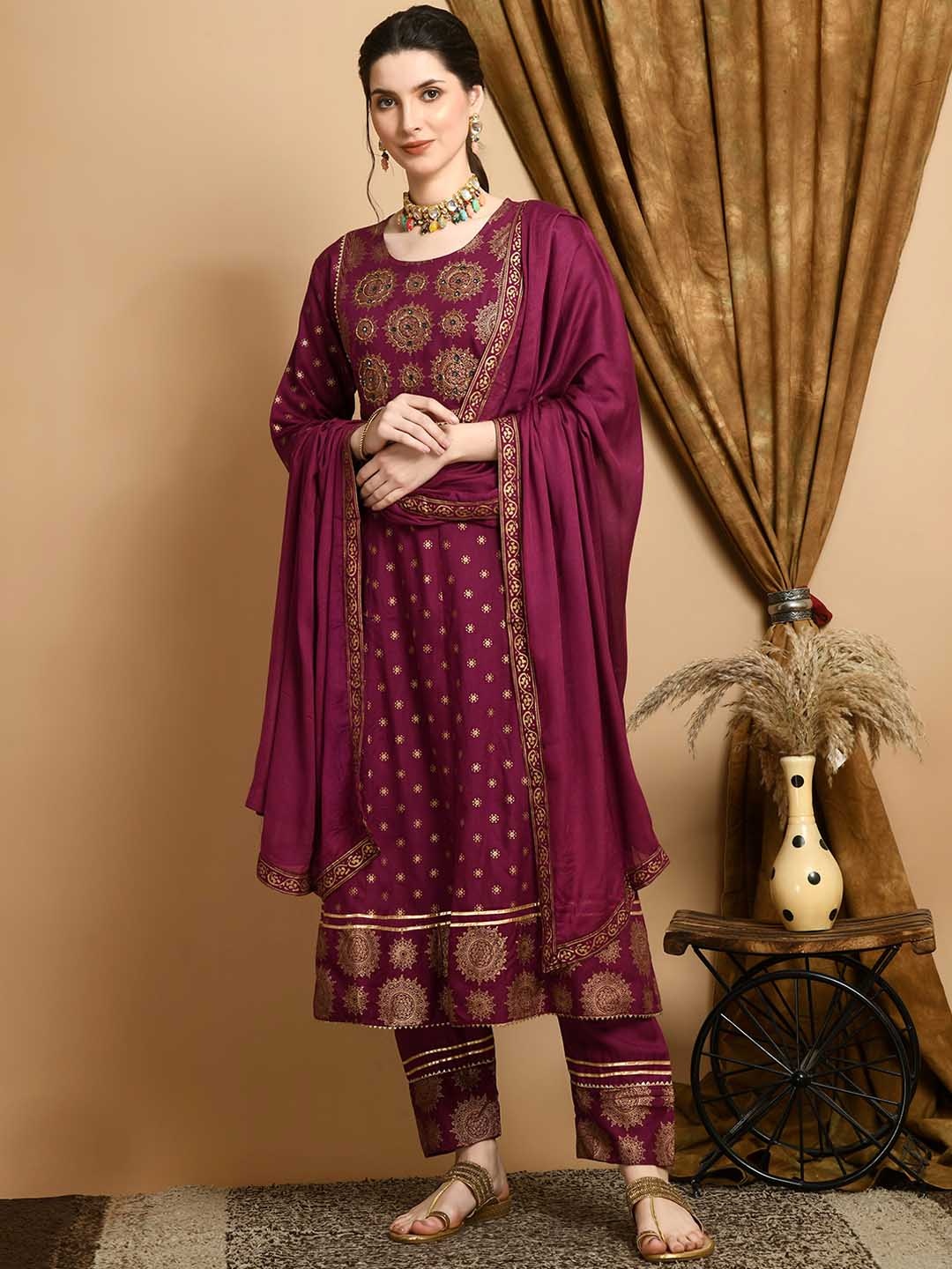 Bhoolft Women Floral Embroidered Regular Kurta with Trousers & With Dupatta, Maroon
Bhoolft Women Floral Embroidered Regular Kurta with Trousers & With Dupatta, Maroon
