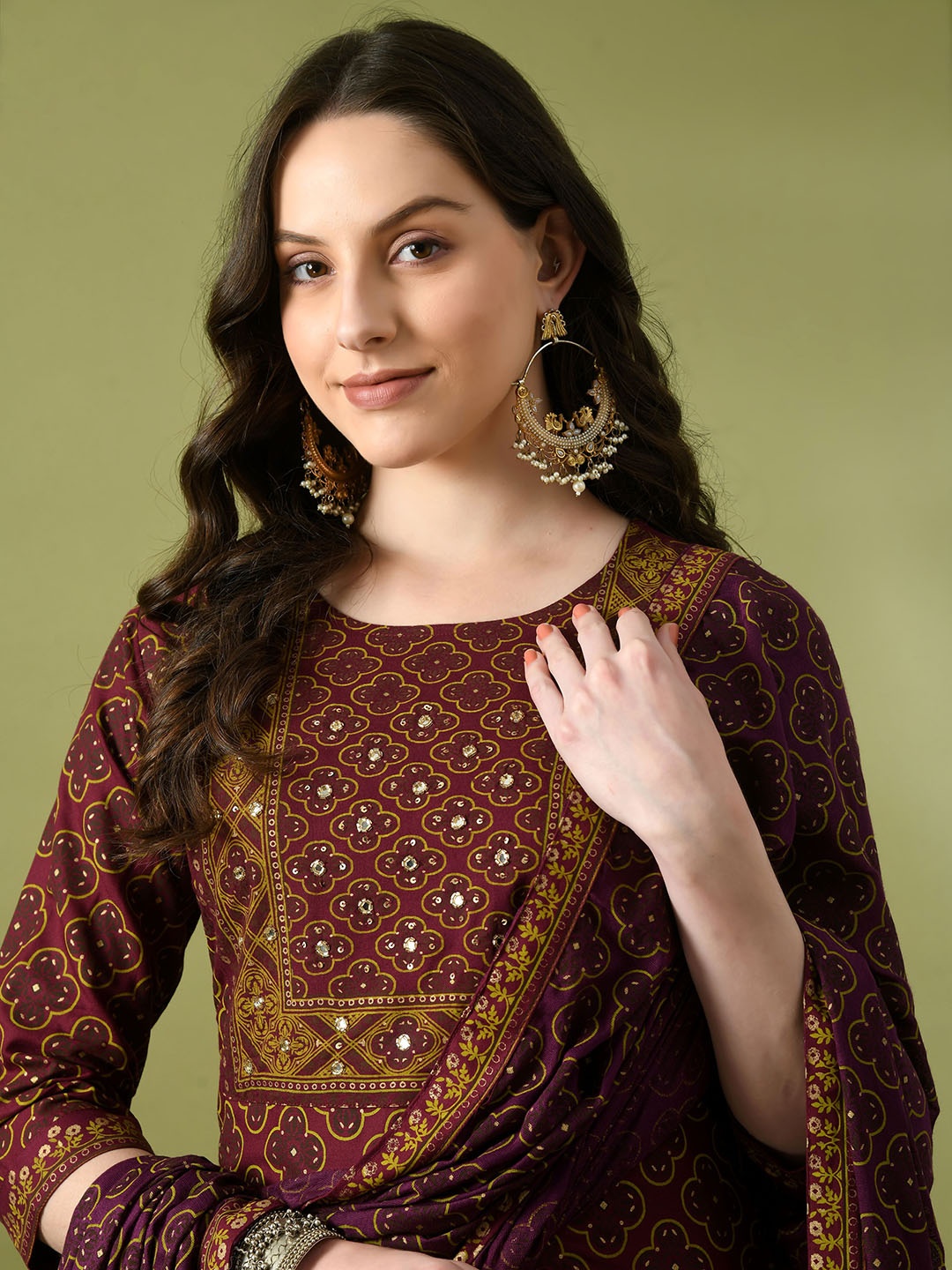 Bhoolft Floral Printed Round Neck Mirror Work Straight Kurta with Trousers & Dupatta, Maroon
Bhoolft Floral Printed Round Neck Mirror Work Straight Kurta with Trousers & Dupatta, Maroon