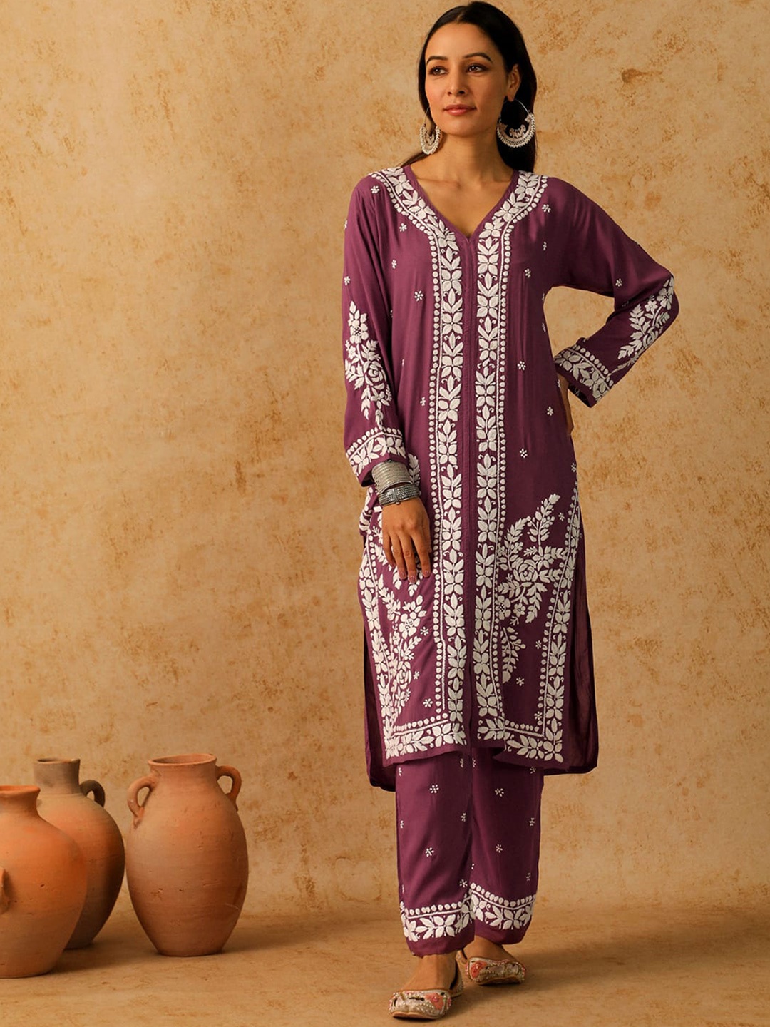 House of Chikankari Ethnic Motifs Embroidered Thread Work Straight Kurta with Trousers, Purple
House of Chikankari Ethnic Motifs Embroidered Thread Work Straight Kurta with Trousers, Purple