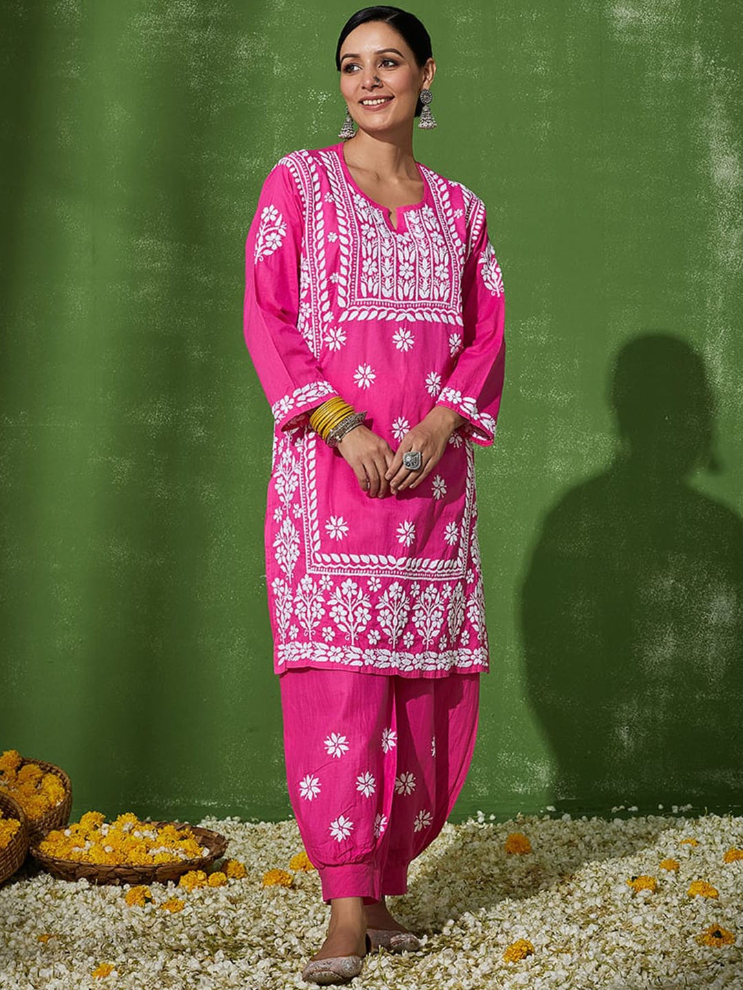 House of Chikankari Ethnic Motifs Embroidered Notched Neck Straight Kurta with Salwar, Pink
House of Chikankari Ethnic Motifs Embroidered Notched Neck Straight Kurta with Salwar, Pink