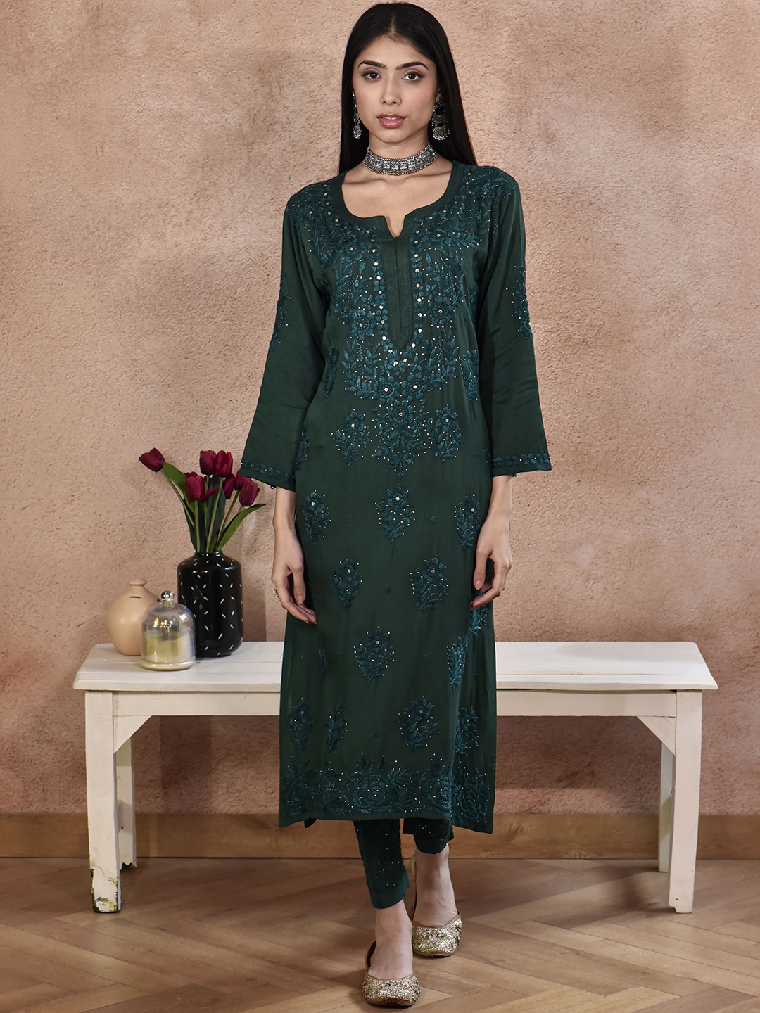 House of Chikankari Ethnic Motifs Embroidered Notched Neck Straight Kurta with Trousers, Green
House of Chikankari Ethnic Motifs Embroidered Notched Neck Straight Kurta with Trousers, Green
