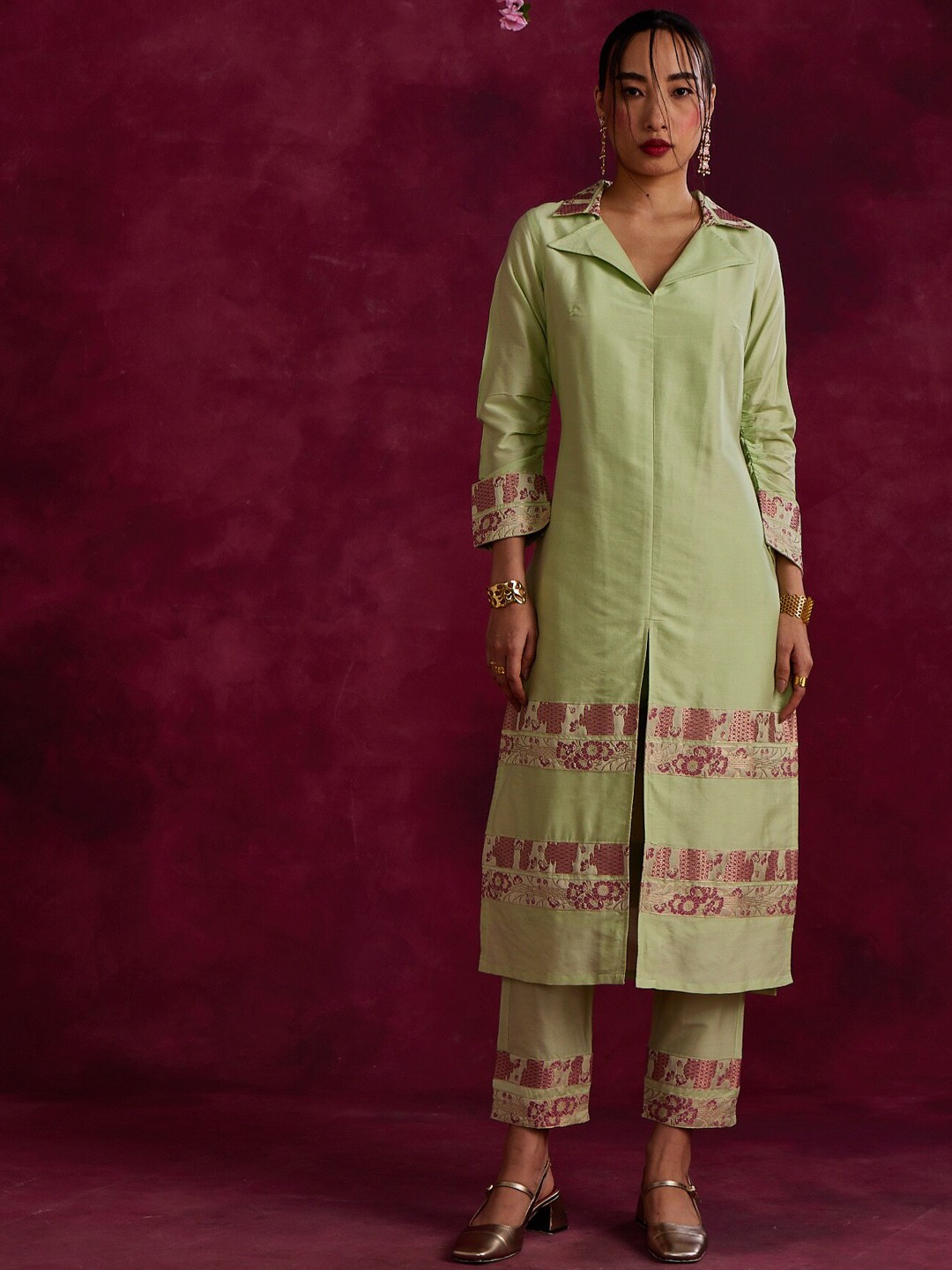 Abhishti Floral Cotton Silk Shirt Collar Three-Quarter Sleeves Straight Kurta With Trouser, Green
Abhishti Floral Cotton Silk Shirt Collar Three-Quarter Sleeves Straight Kurta With Trouser, Green
