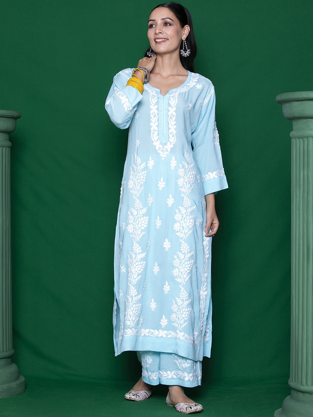 House of Chikankari Floral Embroidered Regular Thread Work Straight Kurta with Trousers, Blue
House of Chikankari Floral Embroidered Regular Thread Work Straight Kurta with Trousers, Blue