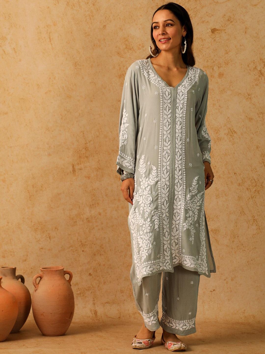 House of Chikankari V-Neck Floral Embroidered Thread Work Straight Kurta with Trousers, Grey
House of Chikankari V-Neck Floral Embroidered Thread Work Straight Kurta with Trousers, Grey