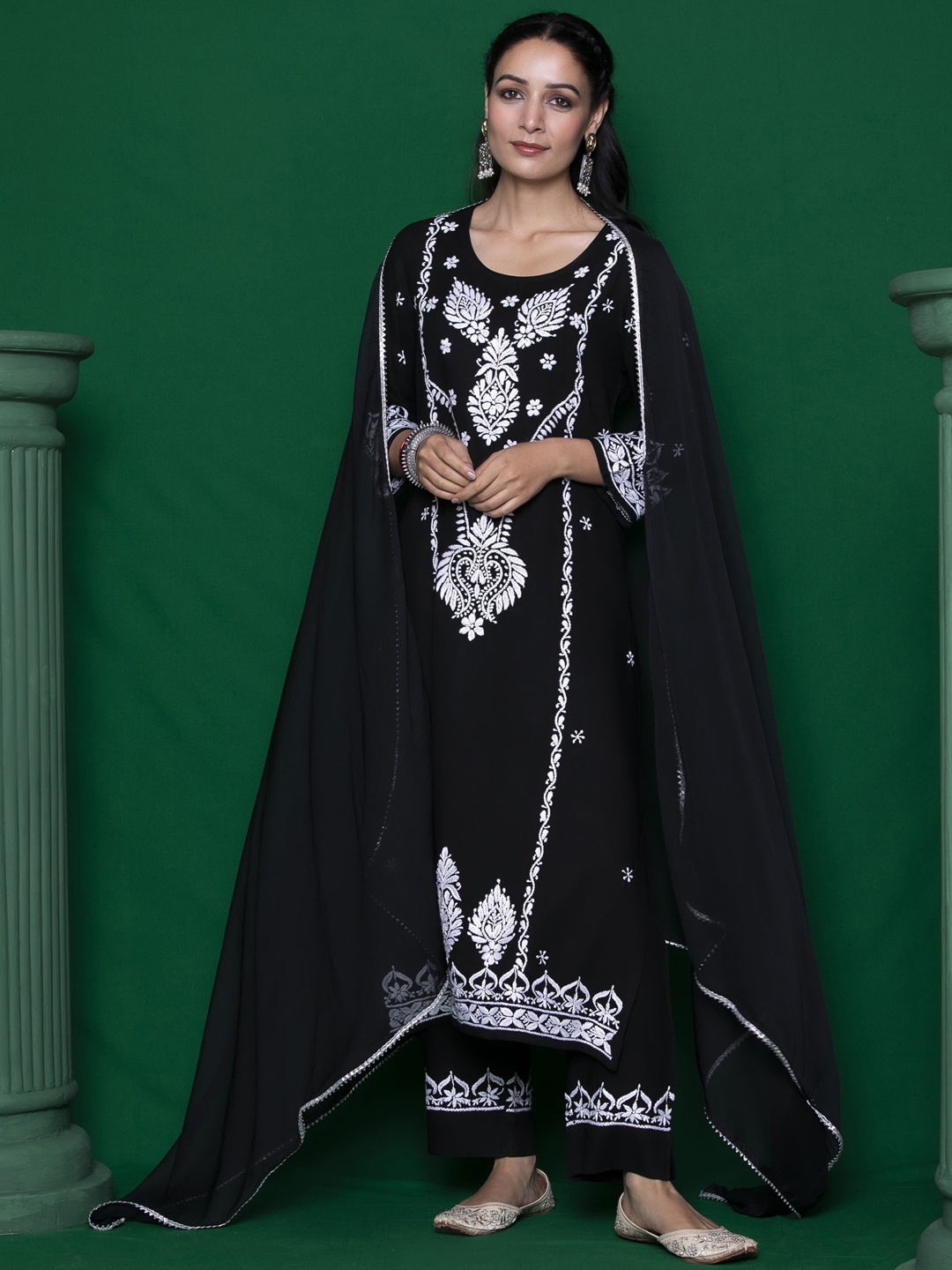 House of Chikankari Floral Embroidered Round Neck Straight Kurta with Trousers & Dupatta, Black
House of Chikankari Floral Embroidered Round Neck Straight Kurta with Trousers & Dupatta, Black