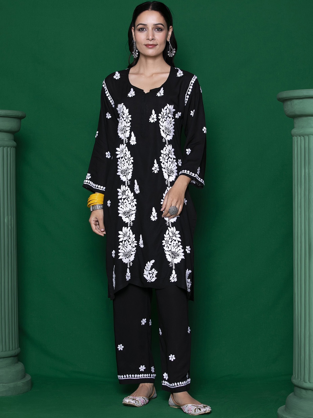 House of Chikankari Floral Embroidered Round Neck Straight Kurta with Trousers, Black
House of Chikankari Floral Embroidered Round Neck Straight Kurta with Trousers, Black