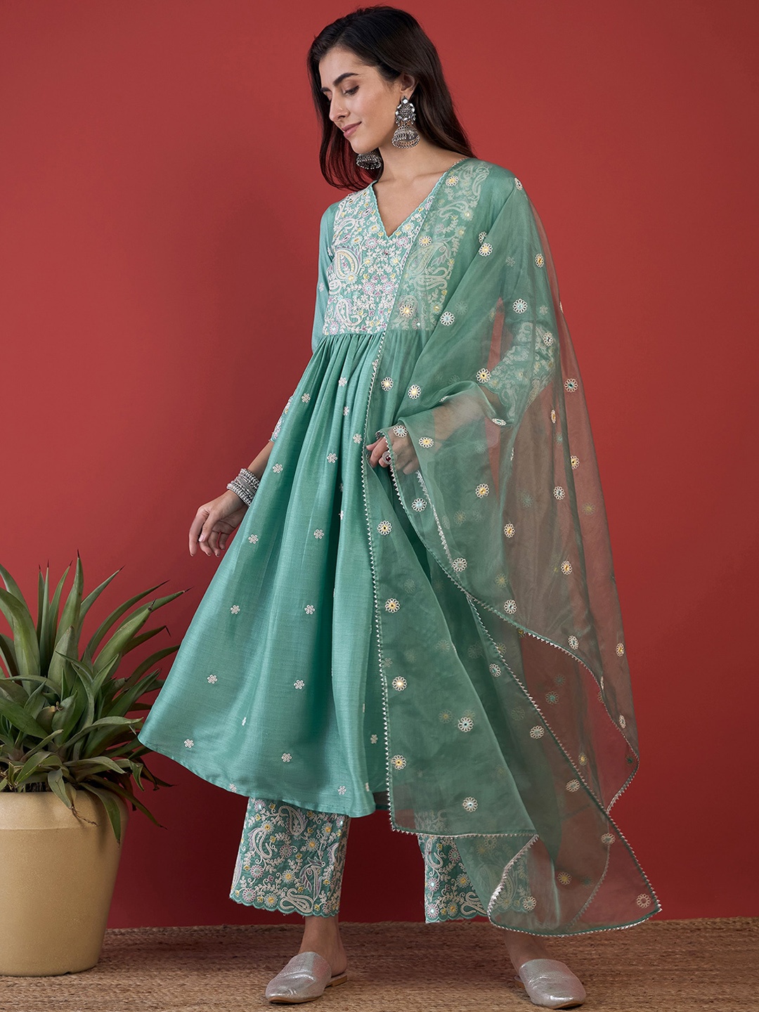 Anouk Floral Embroidered Empire Thread Work Straight Kurta with Palazzos & Dupatta, Sea green
Anouk Floral Embroidered Empire Thread Work Straight Kurta with Palazzos & Dupatta, Sea green