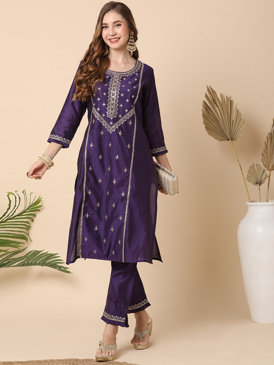 Globus Floral Embroidered Round Neck Three-Quarter Sleeves Straight Kurta with Trousers, Purple 
Globus Floral Embroidered Round Neck Three-Quarter Sleeves Straight Kurta with Trousers, Purple