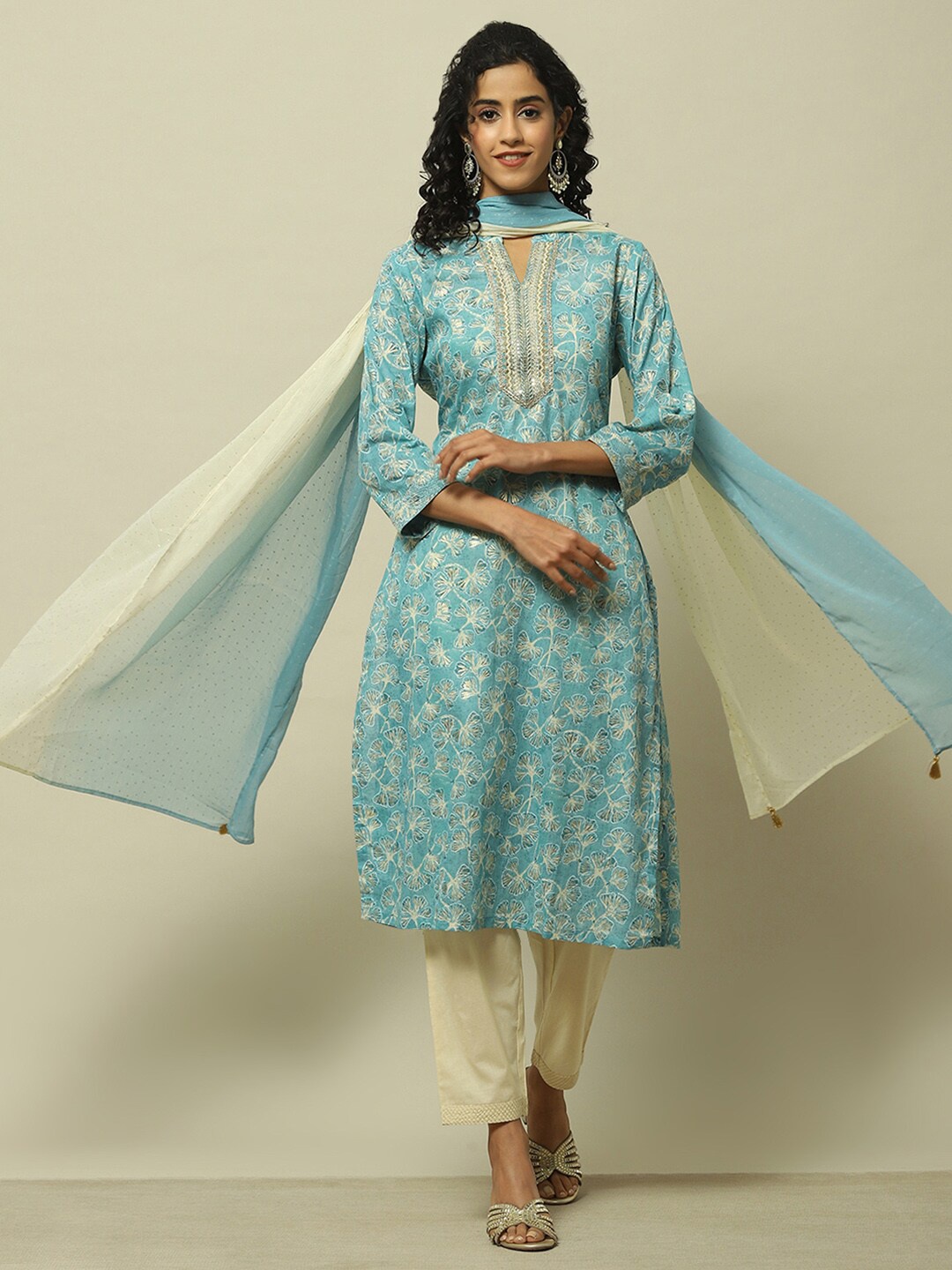 Rangriti Women Floral Printed Regular Kurta with Palazzos & With Dupatta, Blue
Rangriti Women Floral Printed Regular Kurta with Palazzos & With Dupatta, Blue
