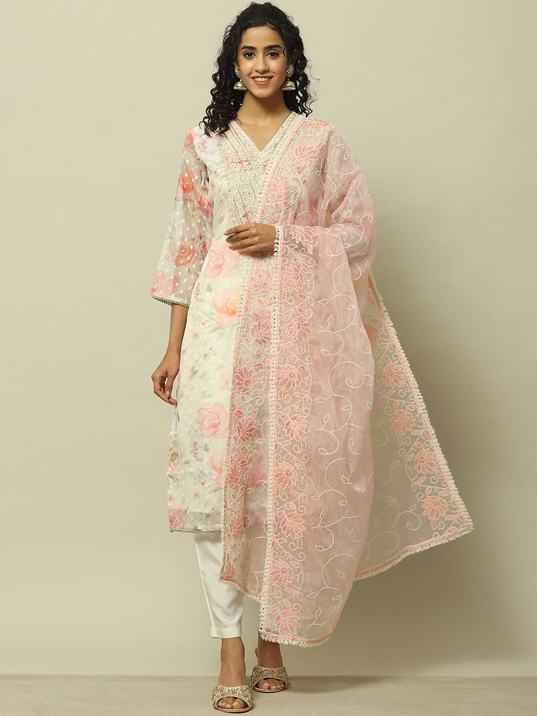 Rangriti Women Floral Printed Regular Kurta with Trousers & With Dupatta, Pink
Rangriti Women Floral Printed Regular Kurta with Trousers & With Dupatta, Pink