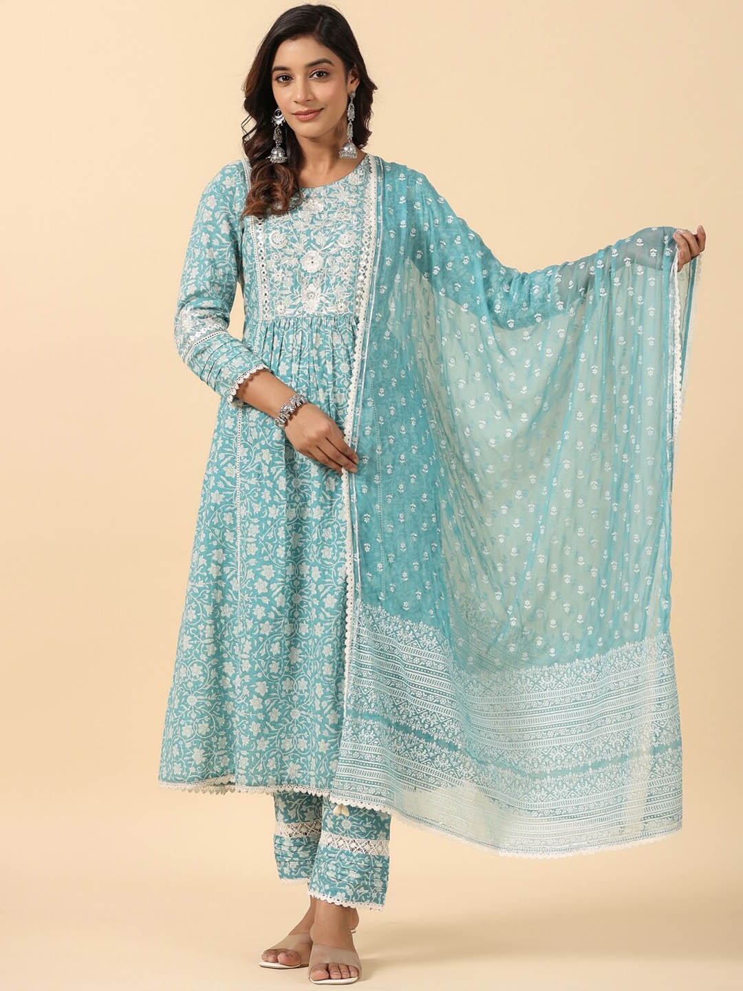SAVI Women Floral Embroidered Empire Thread Work Kurta with Trousers & With Dupatta, Blue
SAVI Women Floral Embroidered Empire Thread Work Kurta with Trousers & With Dupatta, Blue