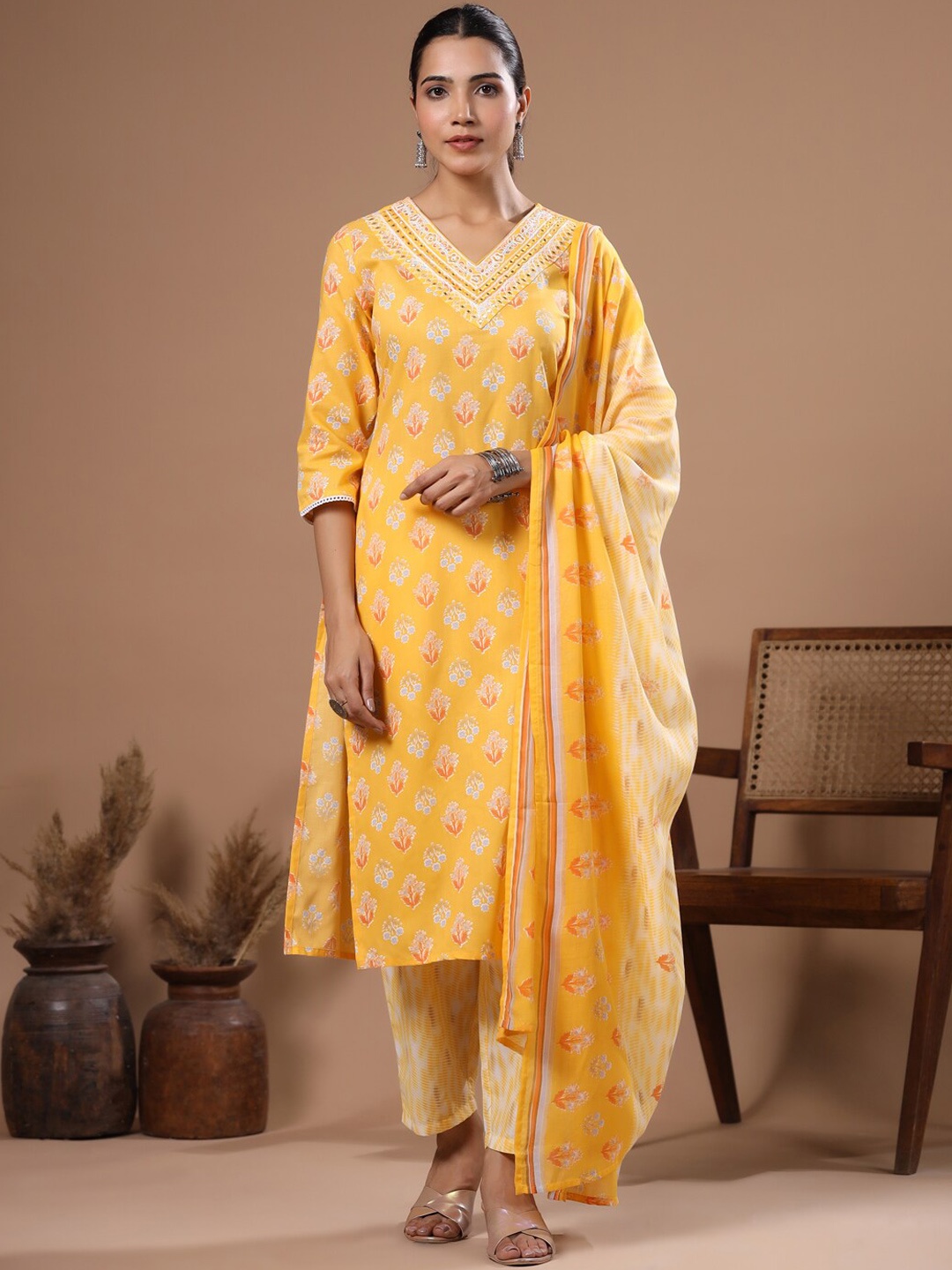 FASHOR Women Floral Printed Regular Mirror Work Pure Cotton Kurta with Trousers & With Dupatta, Yellow
FASHOR Women Floral Printed Regular Mirror Work Pure Cotton Kurta with Trousers & With Dupatta, Yellow
