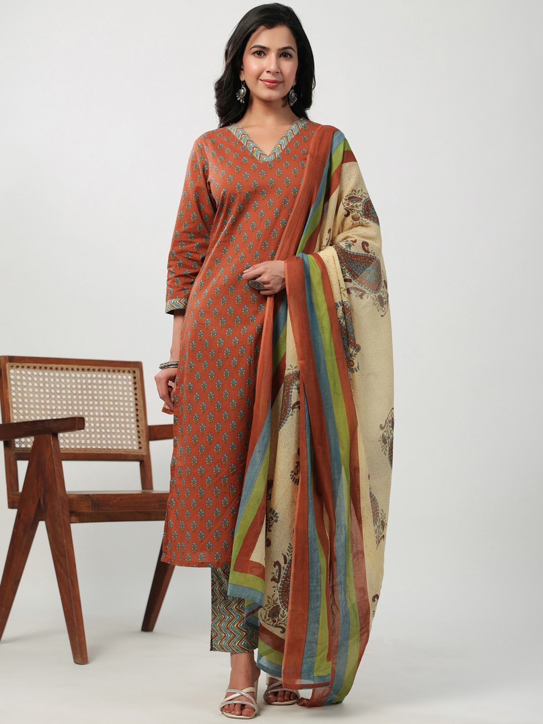 Janasya Women Floral Printed Regular Pure Cotton Kurta with Trousers & With Dupatta, Brown
Janasya Women Floral Printed Regular Pure Cotton Kurta with Trousers & With Dupatta, Brown