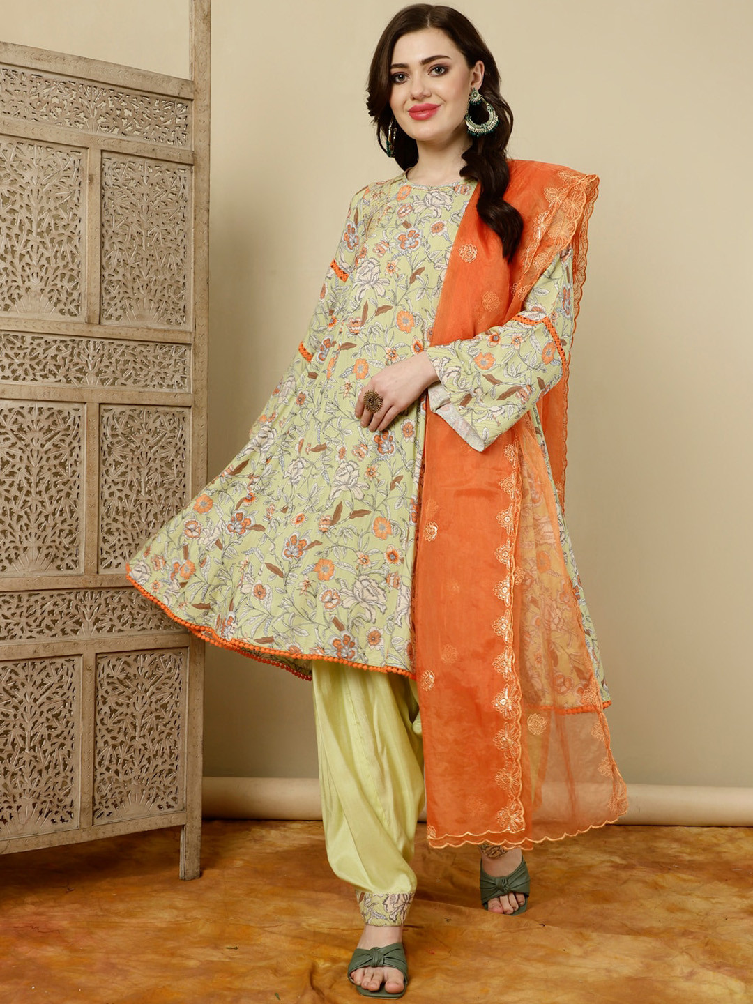 Jaipur Kurti Women Floral Printed Layered Kurta with Salwar & With Dupatta, Green
Jaipur Kurti Women Floral Printed Layered Kurta with Salwar & With Dupatta, Green