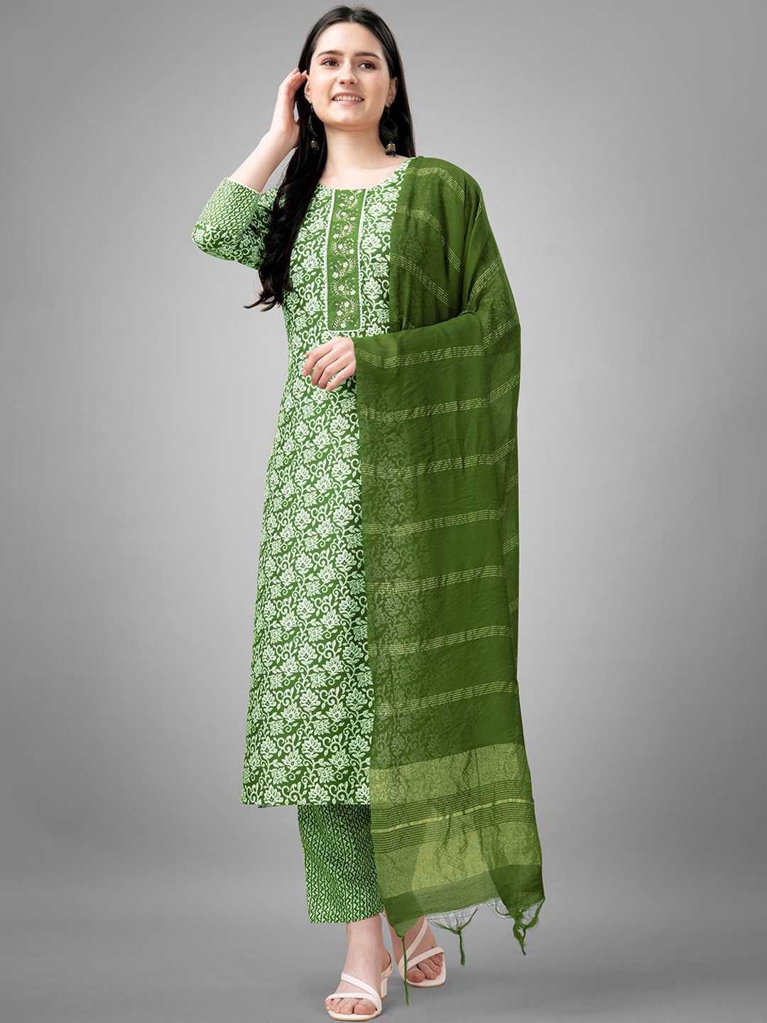 ksevencreation Women Ethnic Motifs Embroidered Regular Kurta with Trousers & With Dupatta, Green
ksevencreation Women Ethnic Motifs Embroidered Regular Kurta with Trousers & With Dupatta, Green